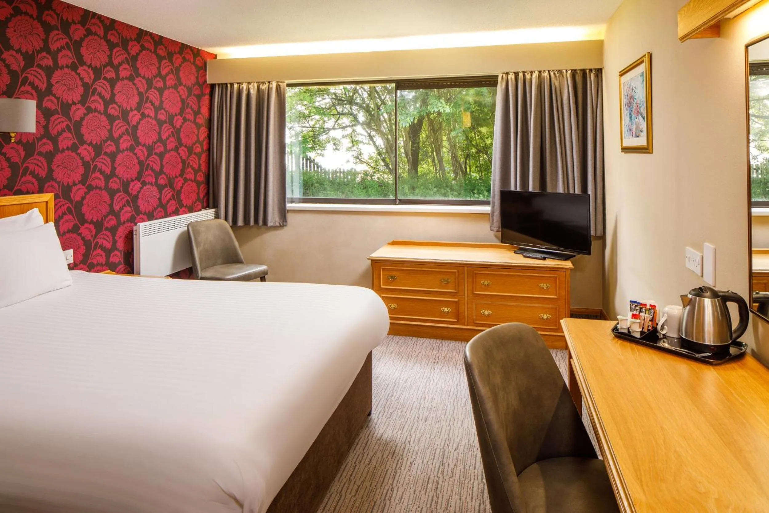 Bedroom, Bed in Mercure Livingston Hotel