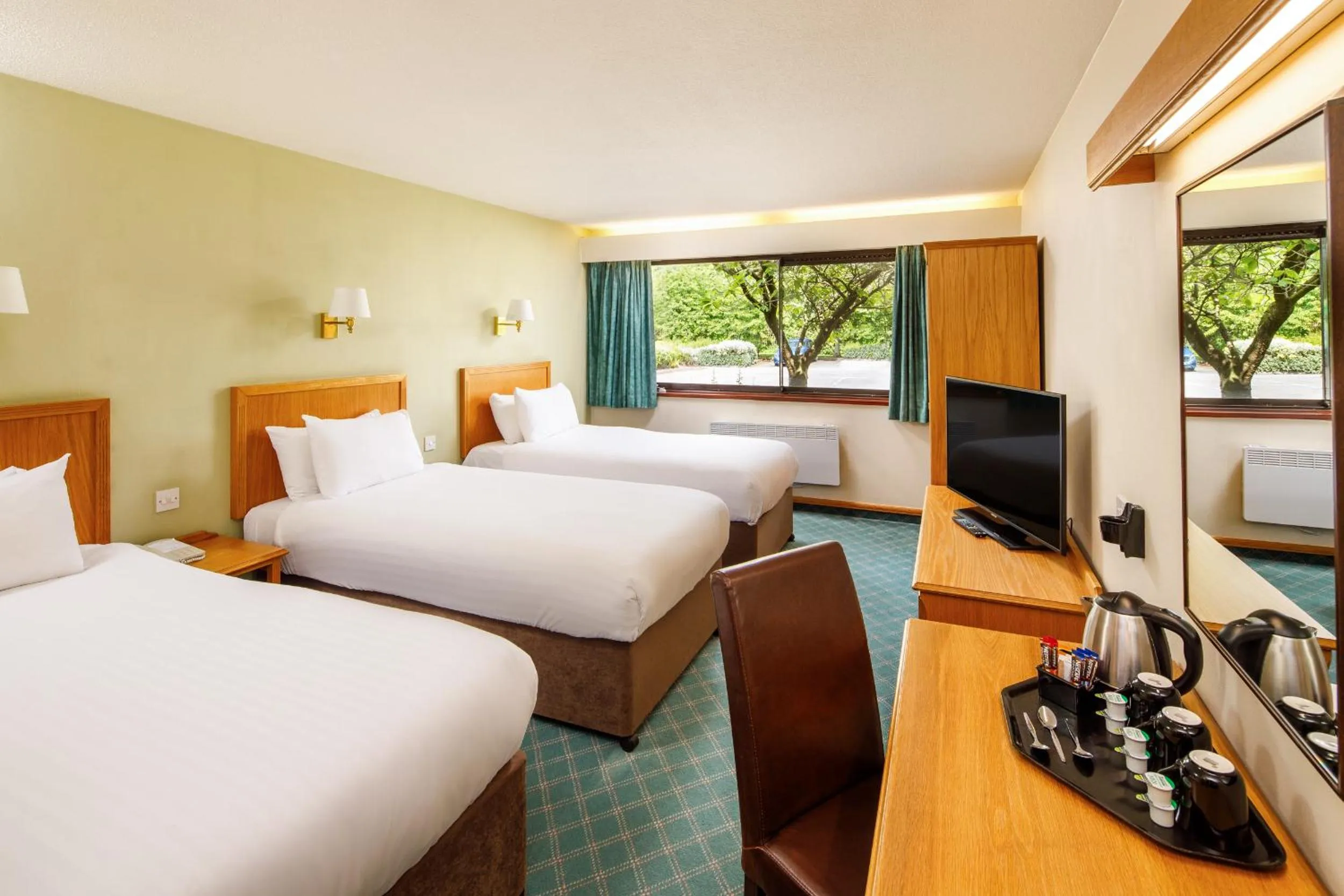 Bedroom, Bed in Mercure Livingston Hotel