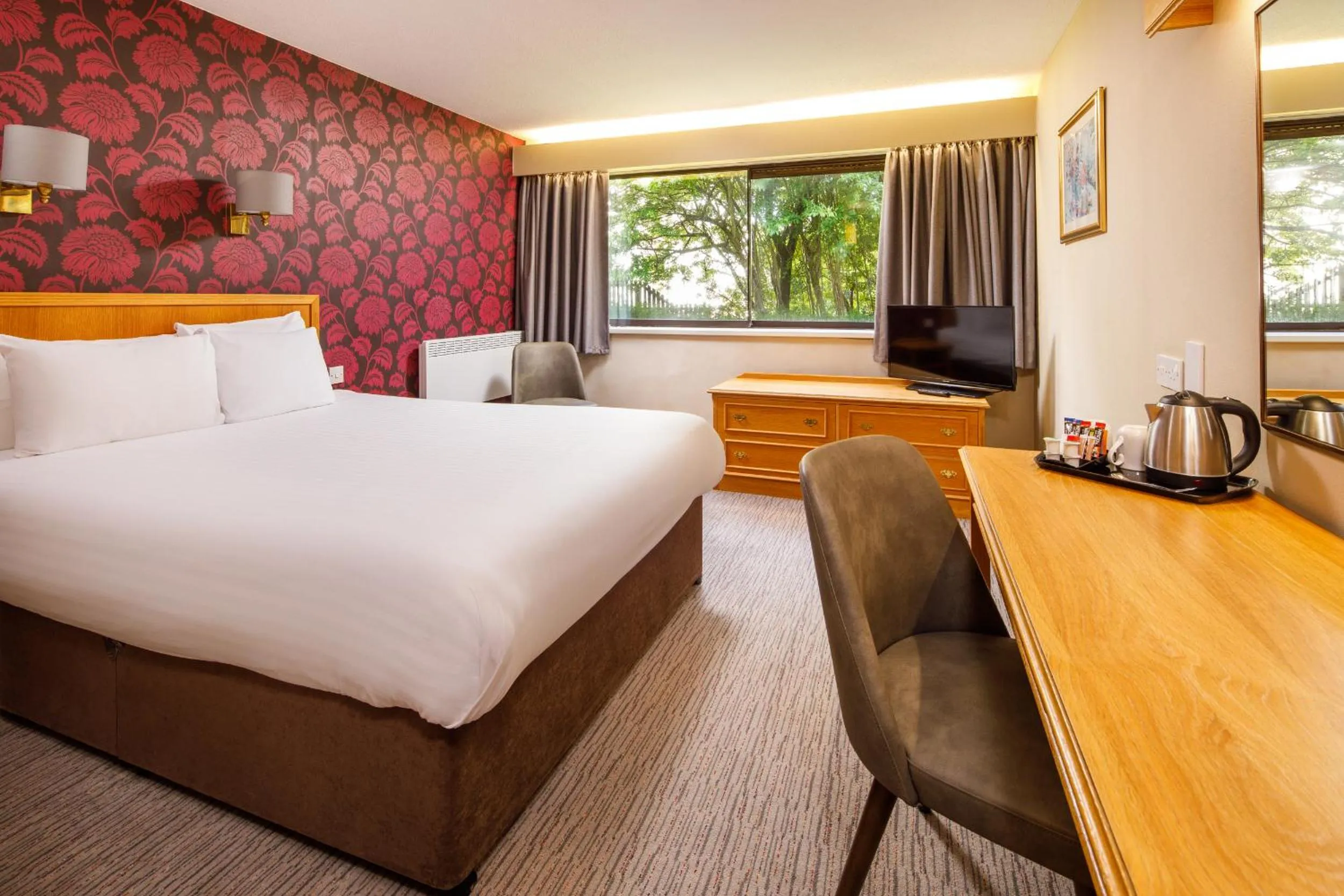 Photo of the whole room, Bed in Mercure Livingston Hotel