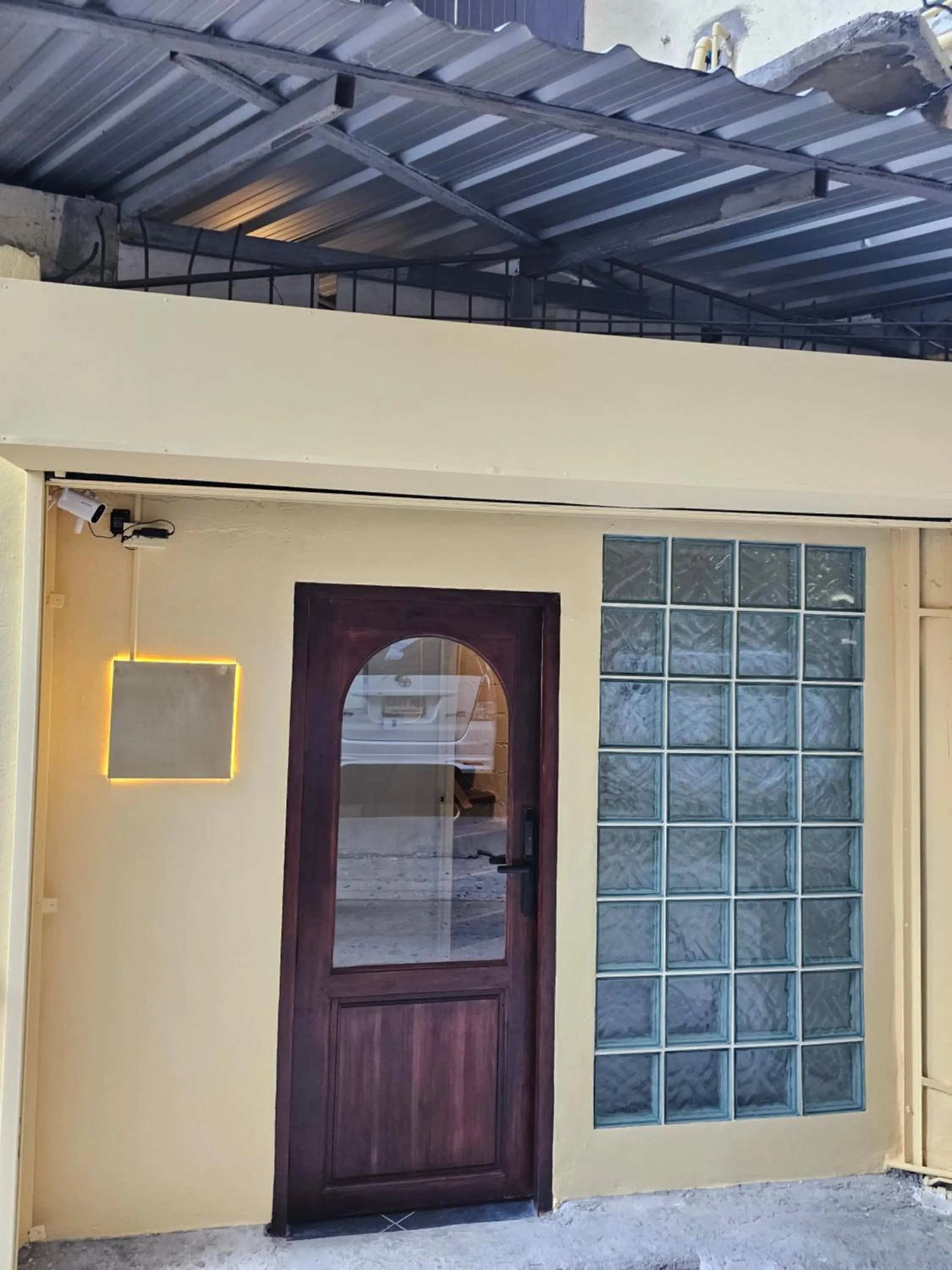 Facade/entrance in Yaowarat Stay