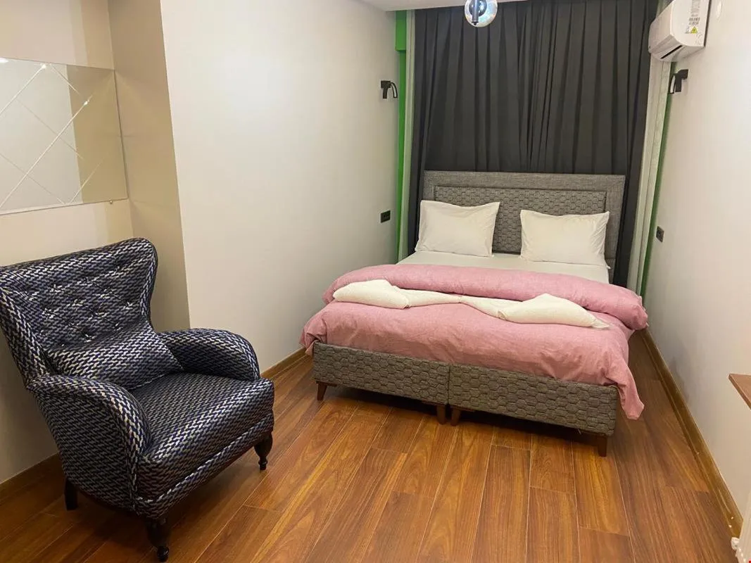 Bed in Renk Otel Karşıyaka