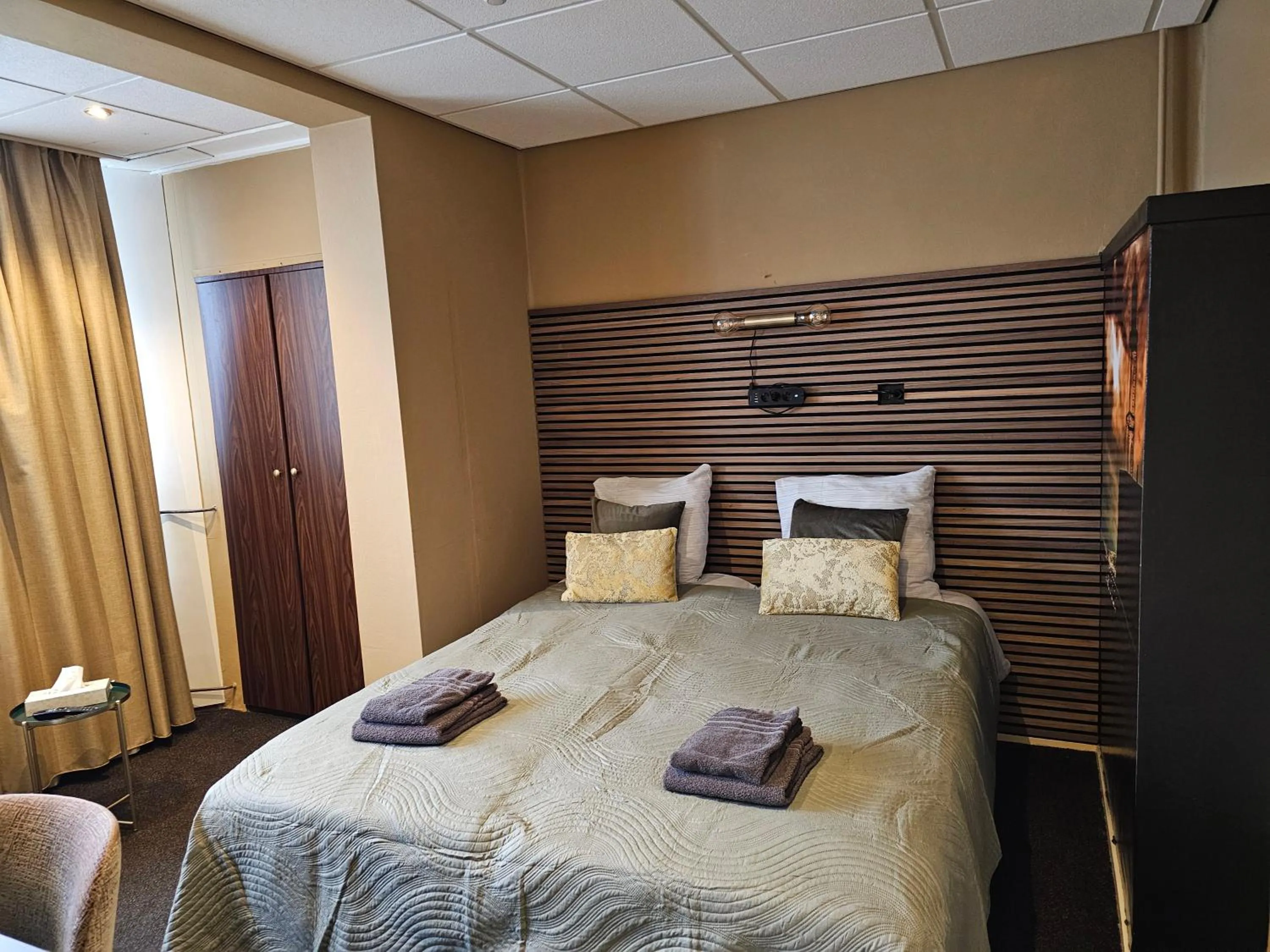 Bed in Hotel Restaurant Solskin