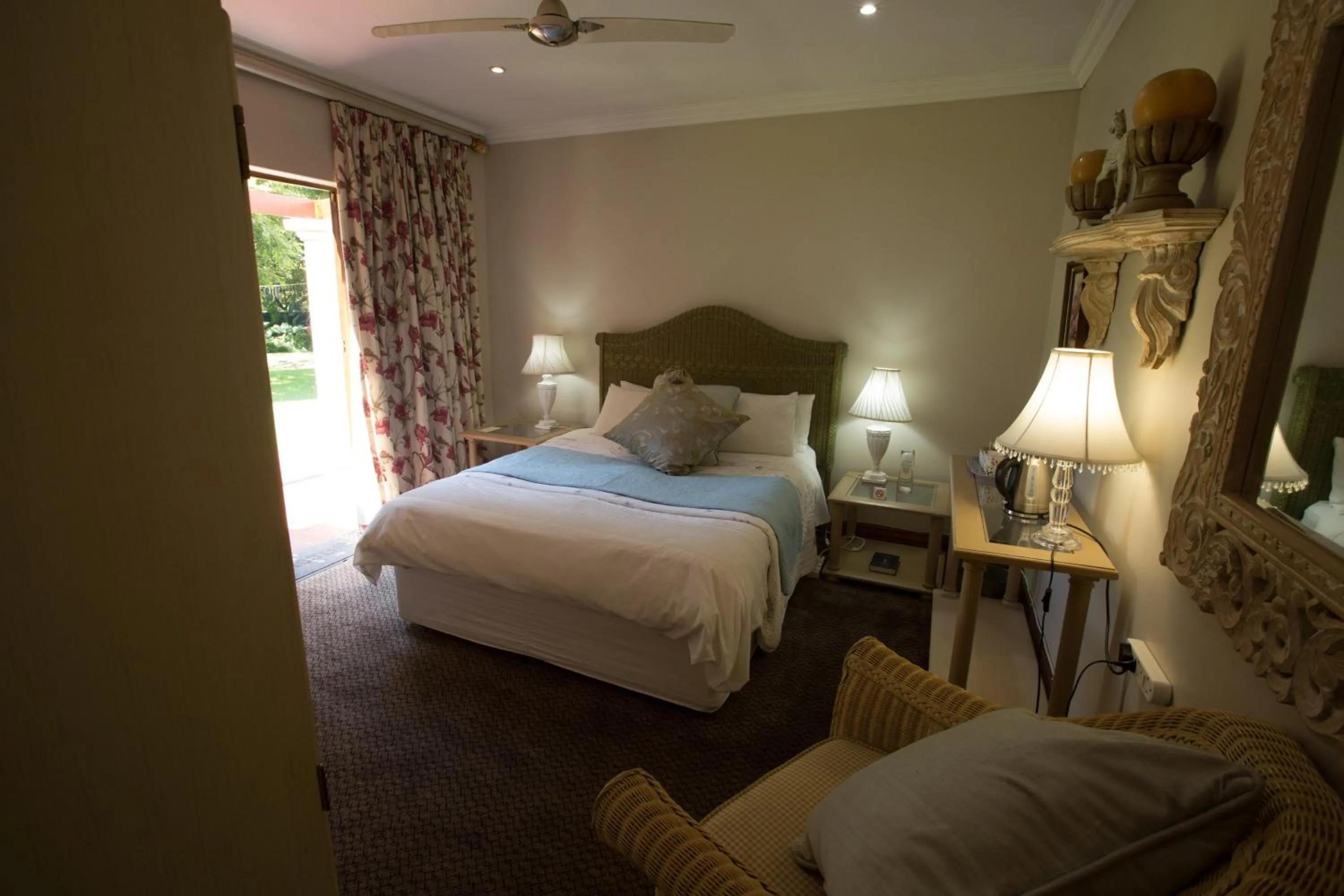 Bedroom, Bed in MacGregors Guest House