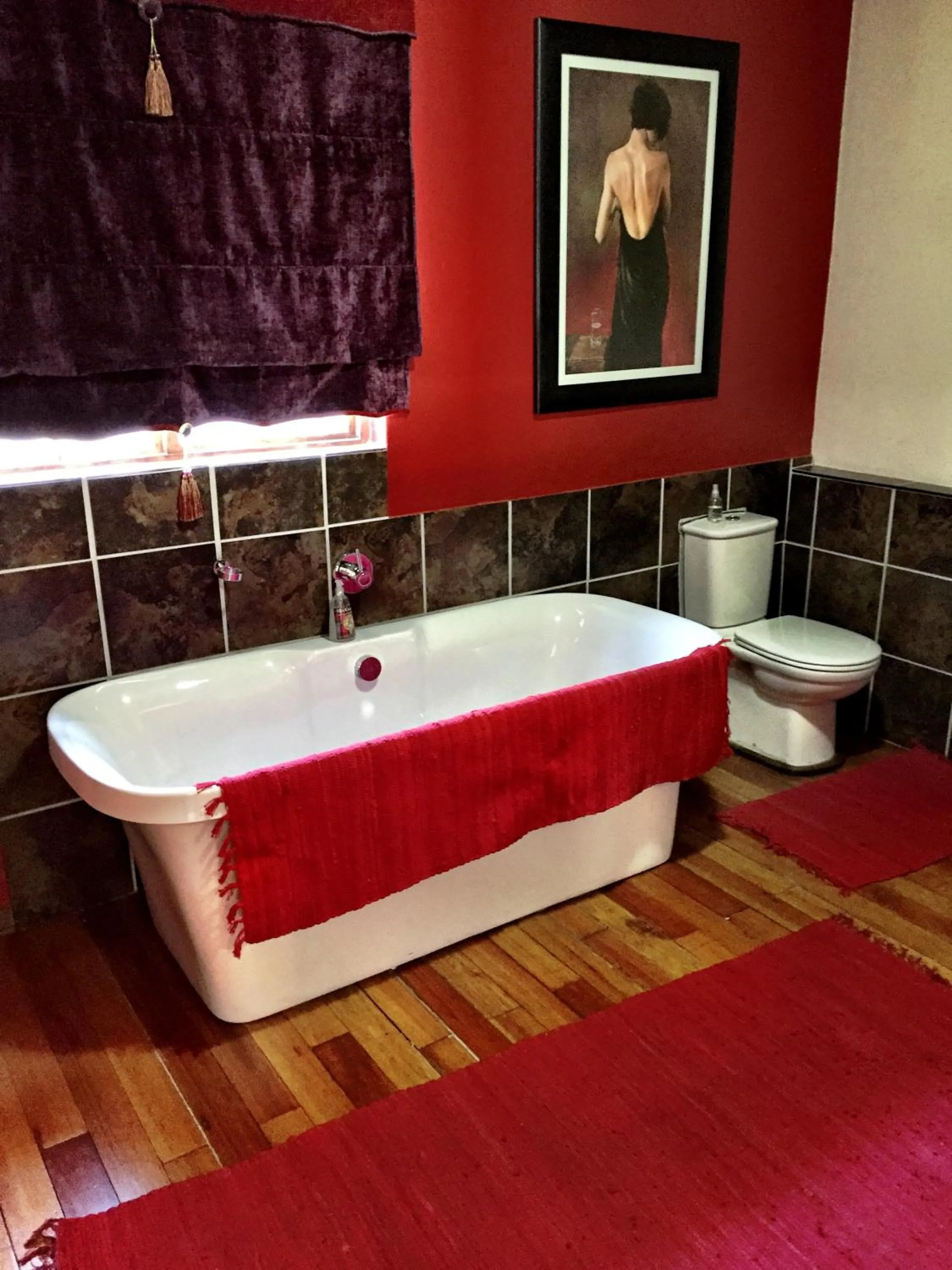 Bathroom in MacGregors Guest House