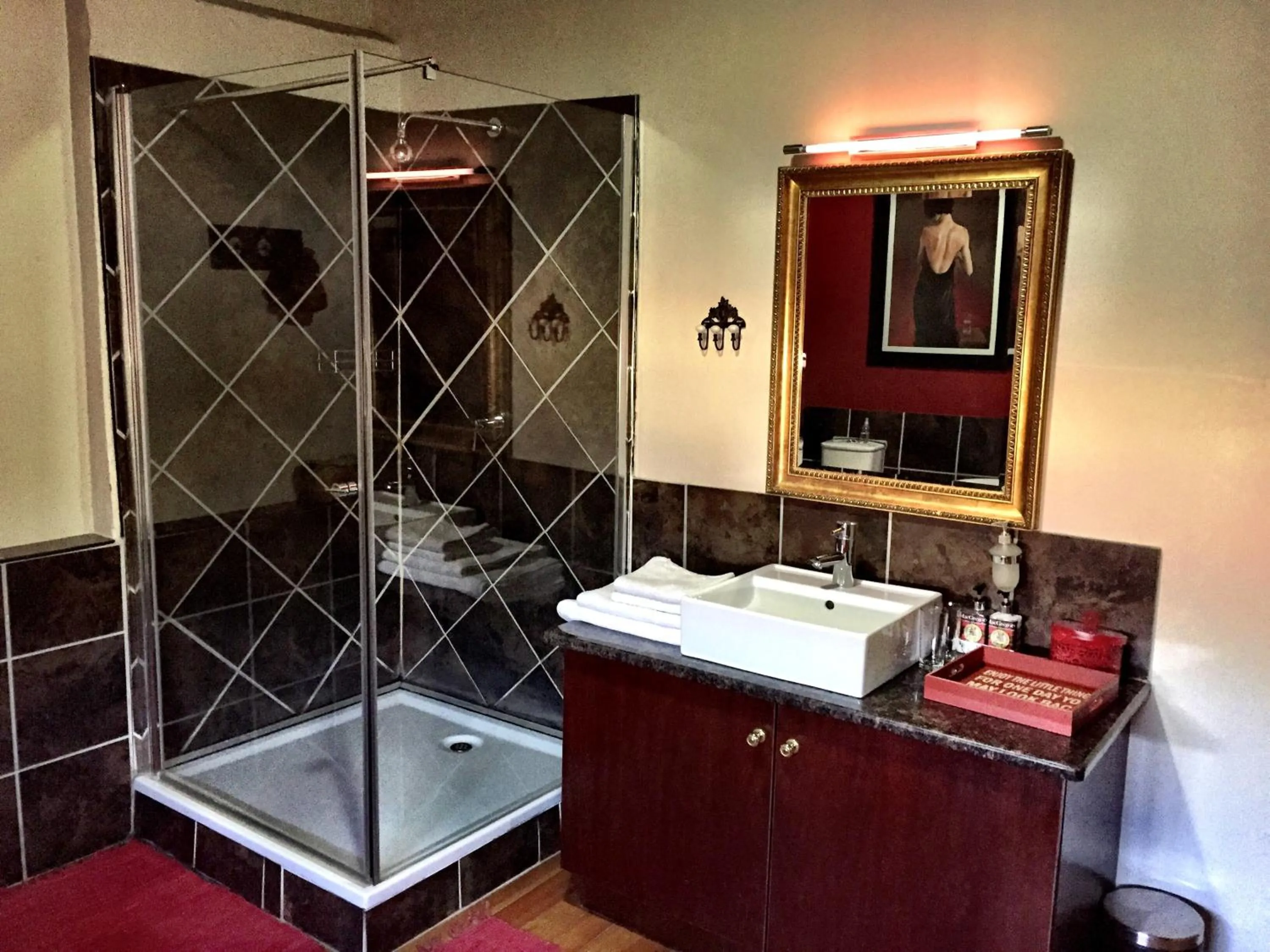 Bathroom in MacGregors Guest House