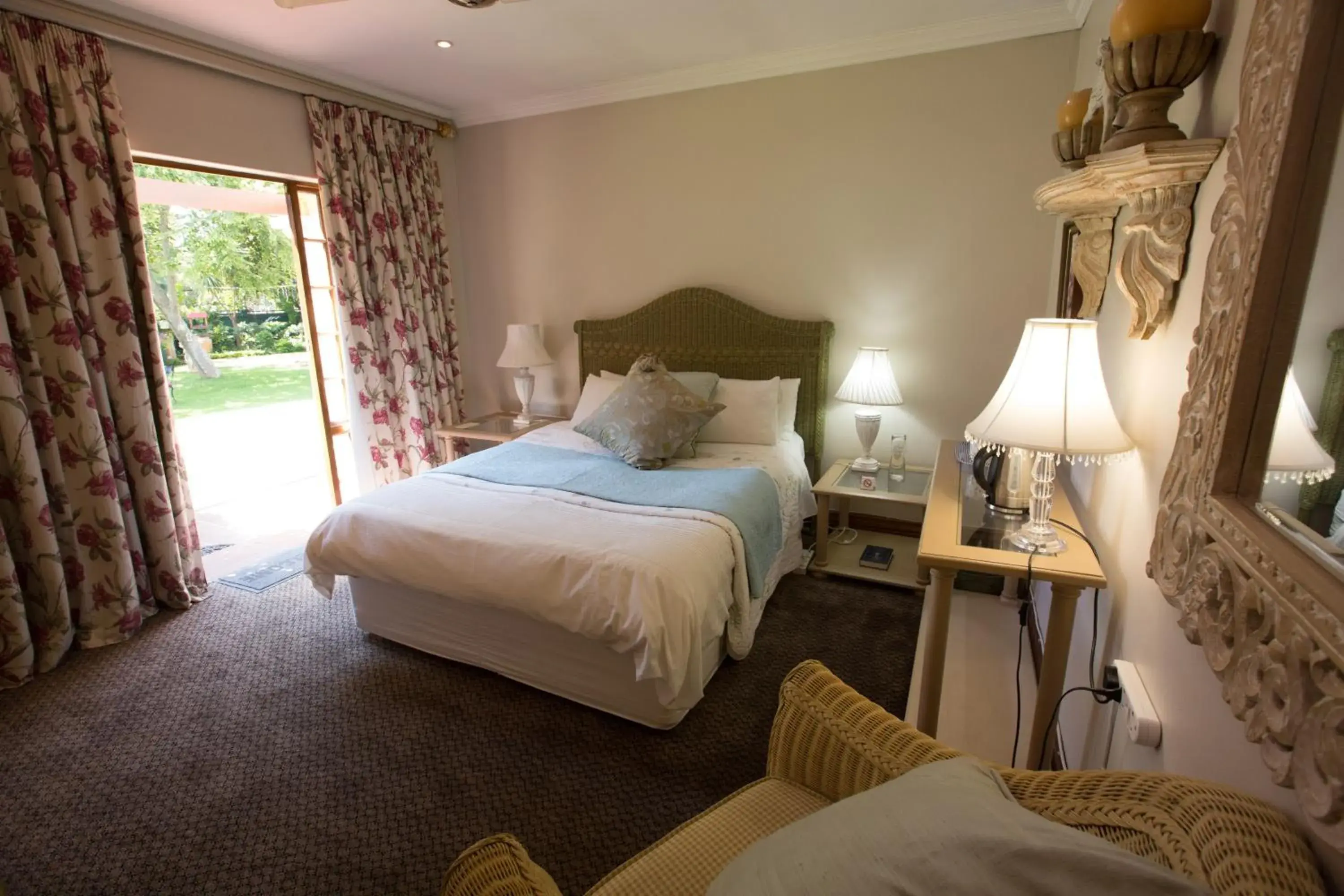 Double Room with Garden View in MacGregors Guest House Double Room with Garden View in MacGregors Guest House