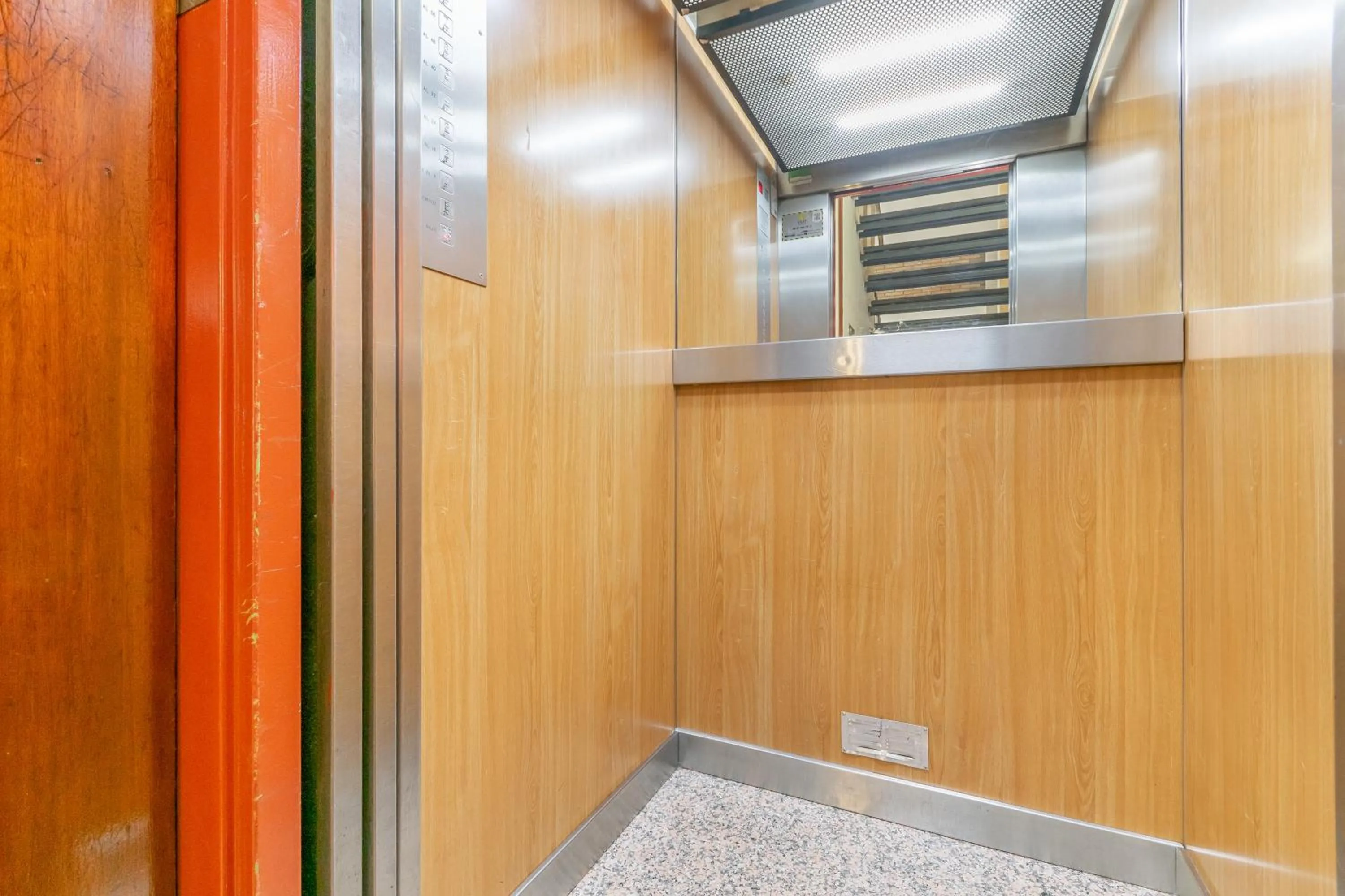 elevator in Elegance Barcelona Rentals