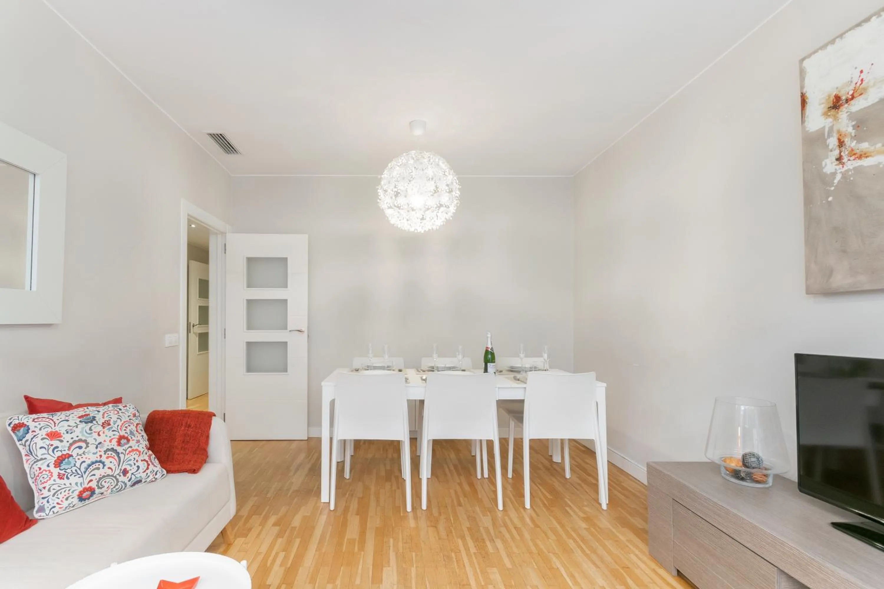 Dining area in Elegance Barcelona Rentals