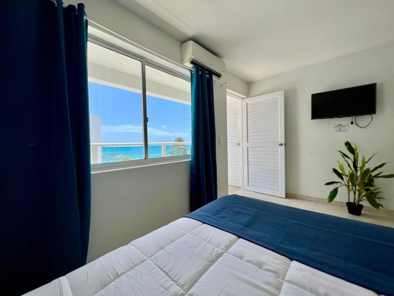 TV and multimedia, Bed in Caribbean Island Hotel