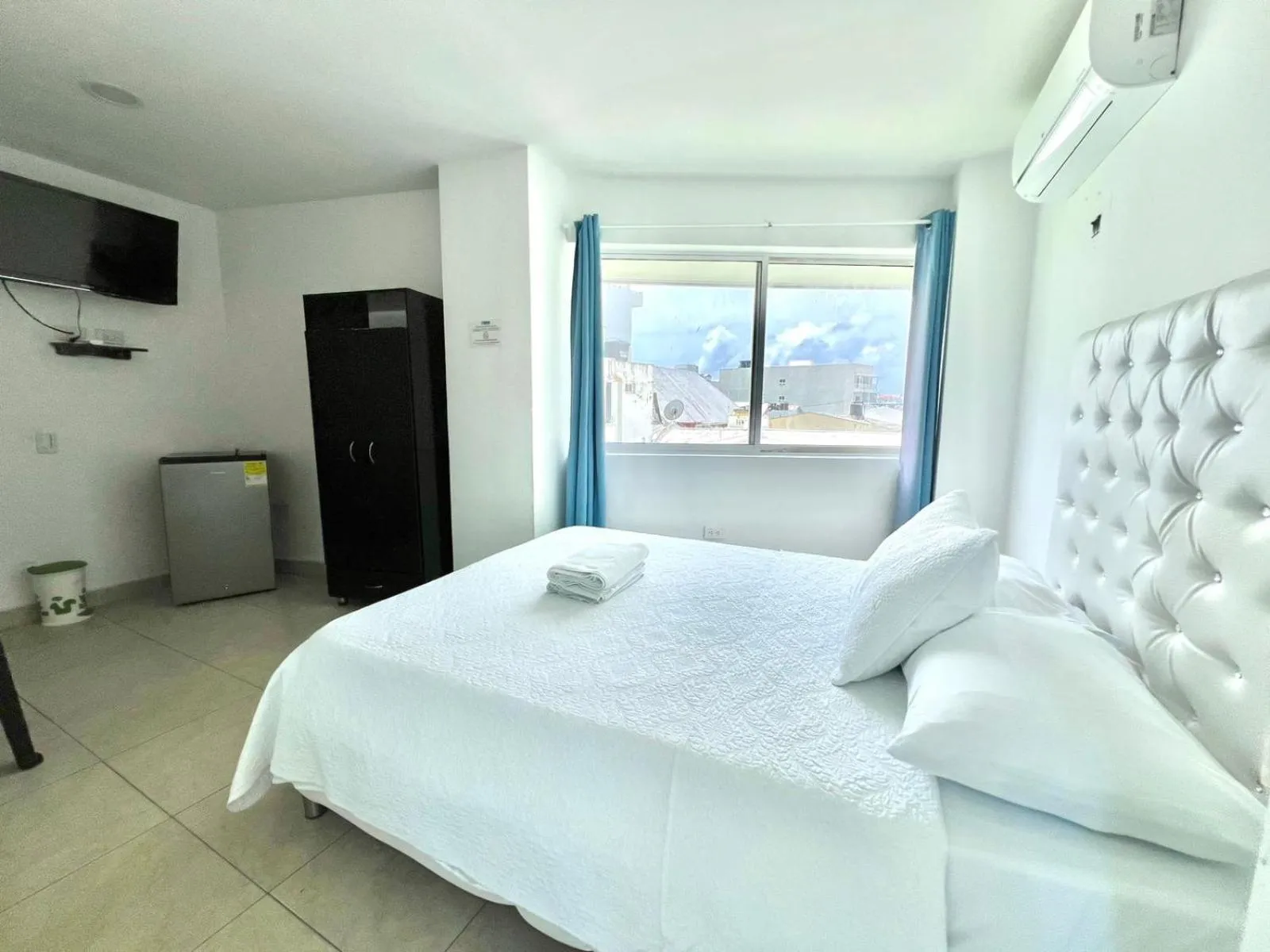 Bedroom, Bed in Caribbean Island Hotel