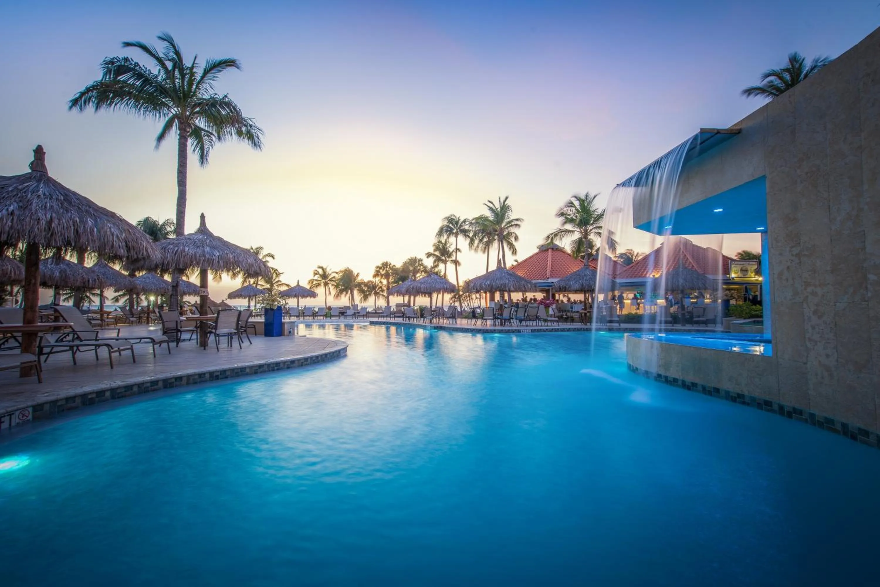 Swimming pool in Playa Linda Beach Resort