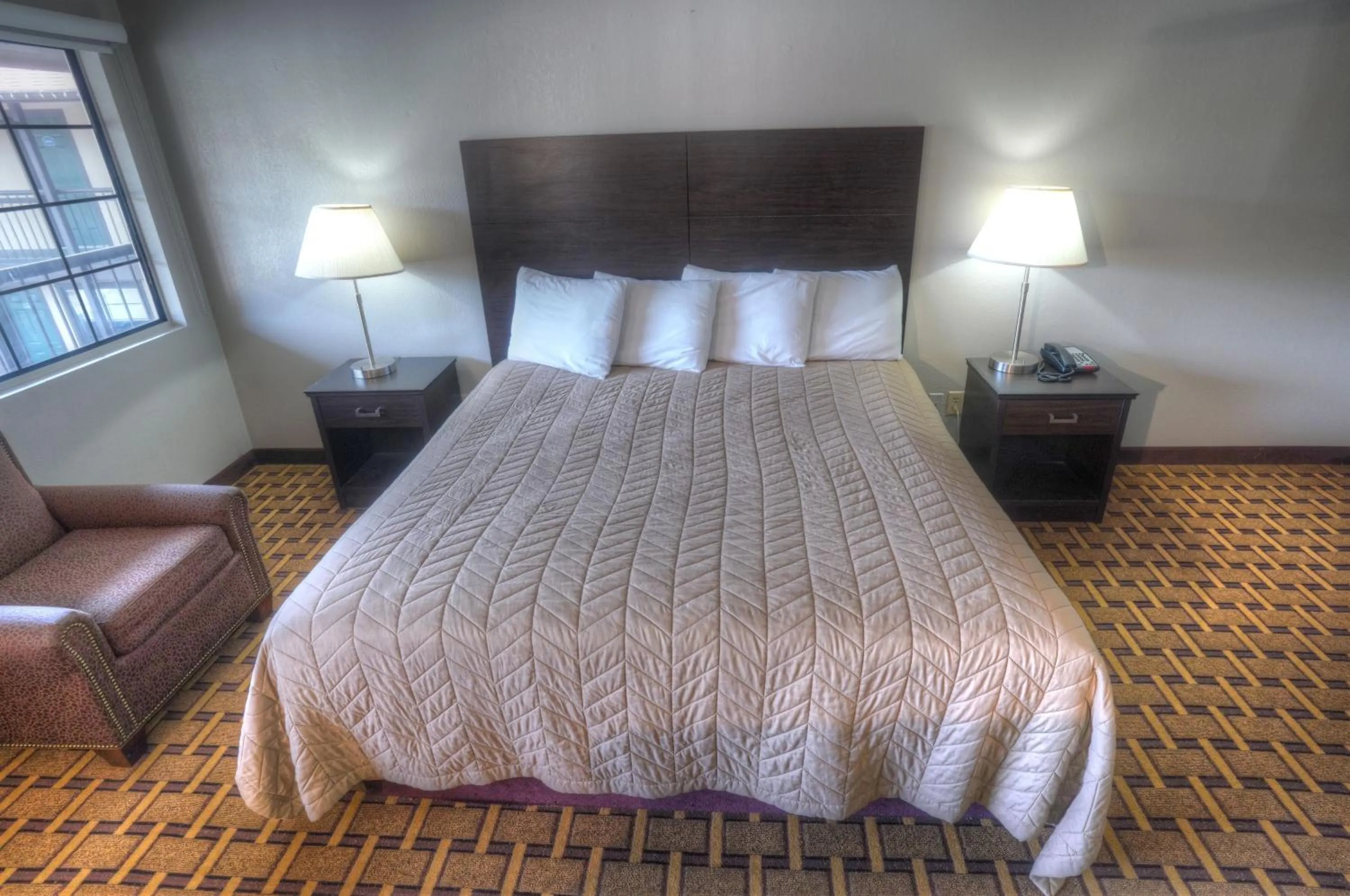 Bed in Amerivu Inn & Suites - Helen - Downtown