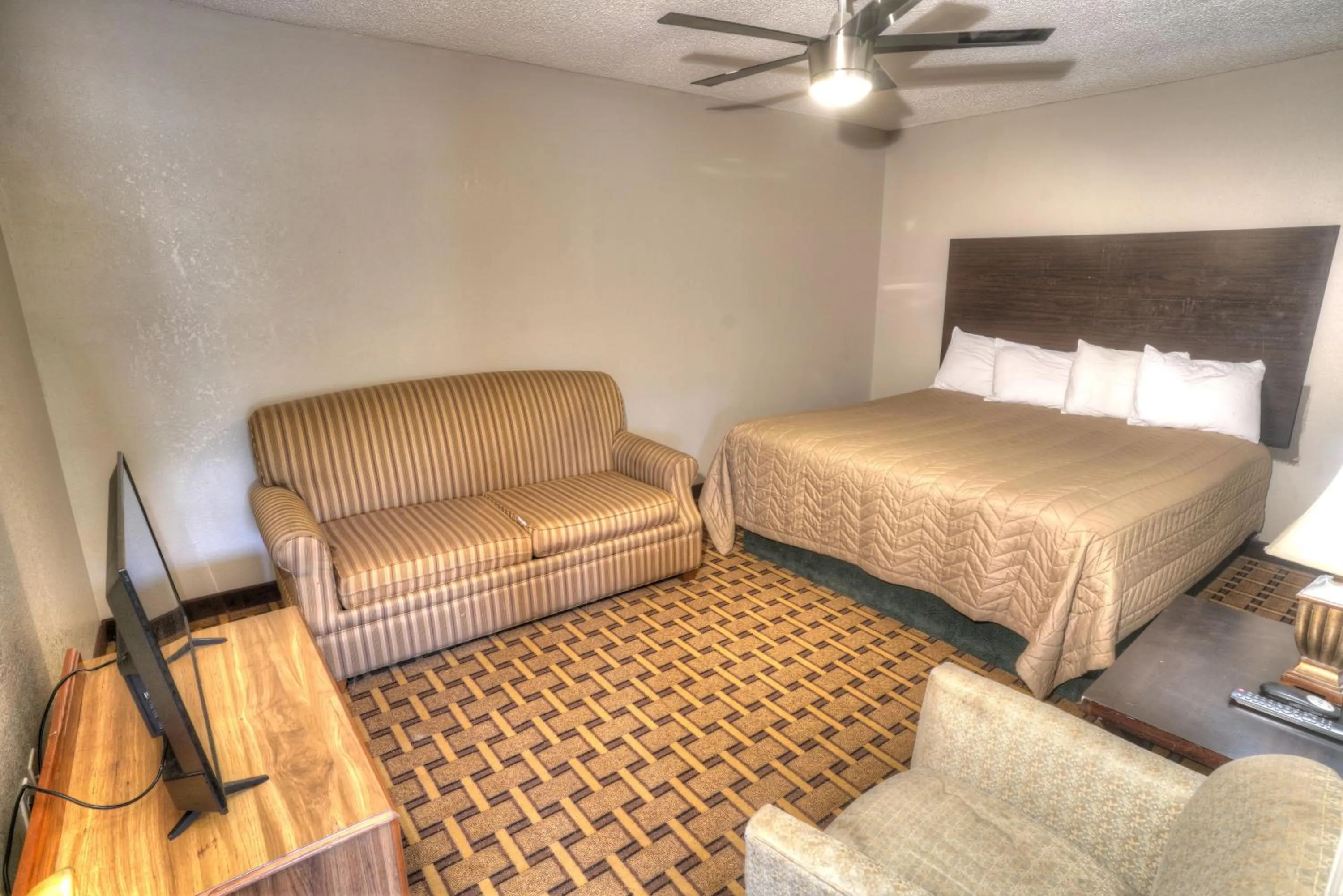 Bed in Amerivu Inn & Suites - Helen - Downtown