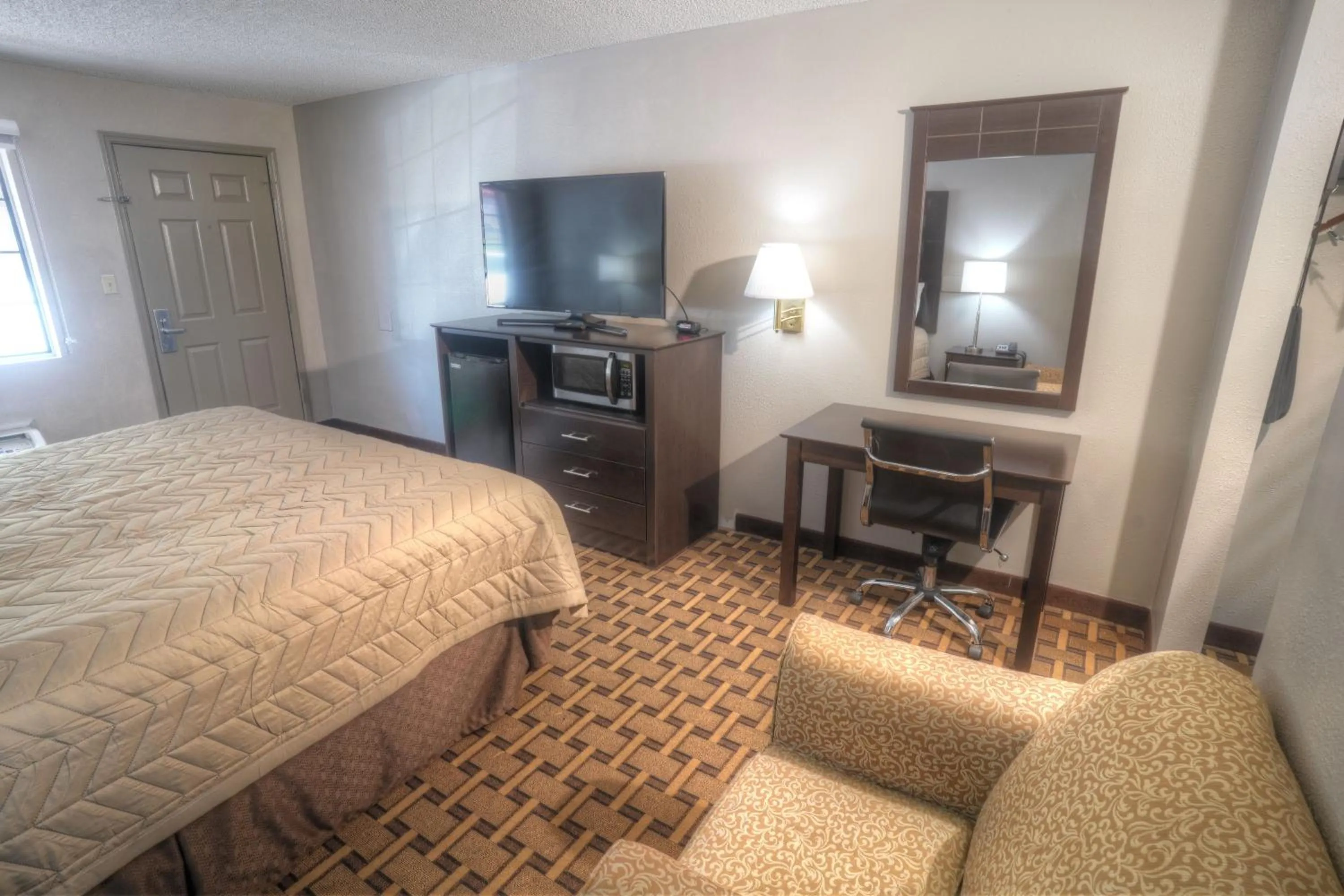 Bed in Amerivu Inn & Suites - Helen - Downtown