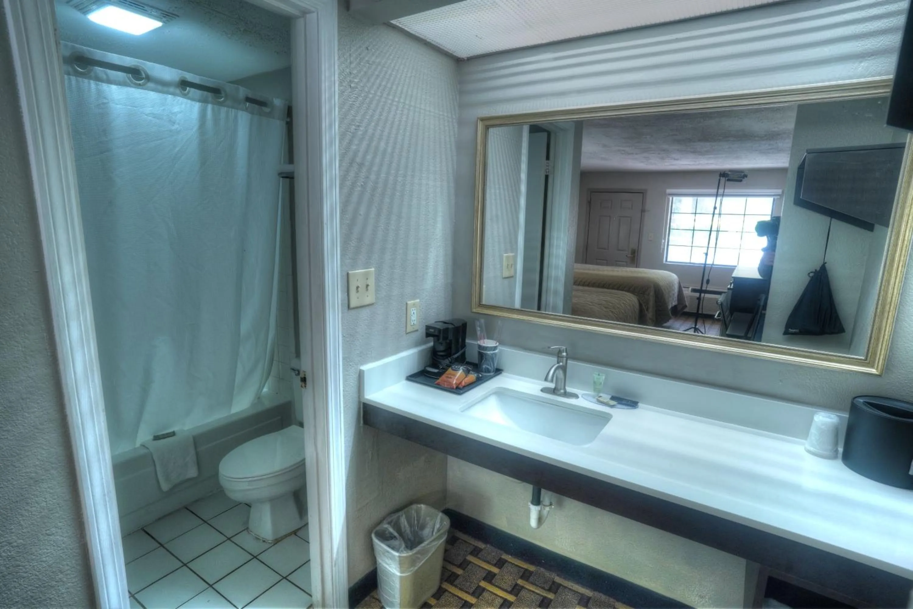 Shower in Amerivu Inn & Suites - Helen - Downtown