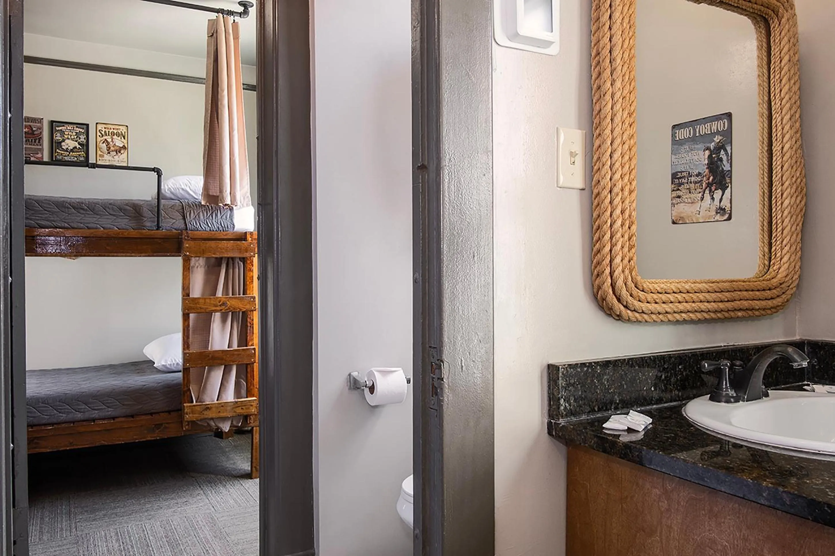 Bathroom in Gardner Hotel & Hostel