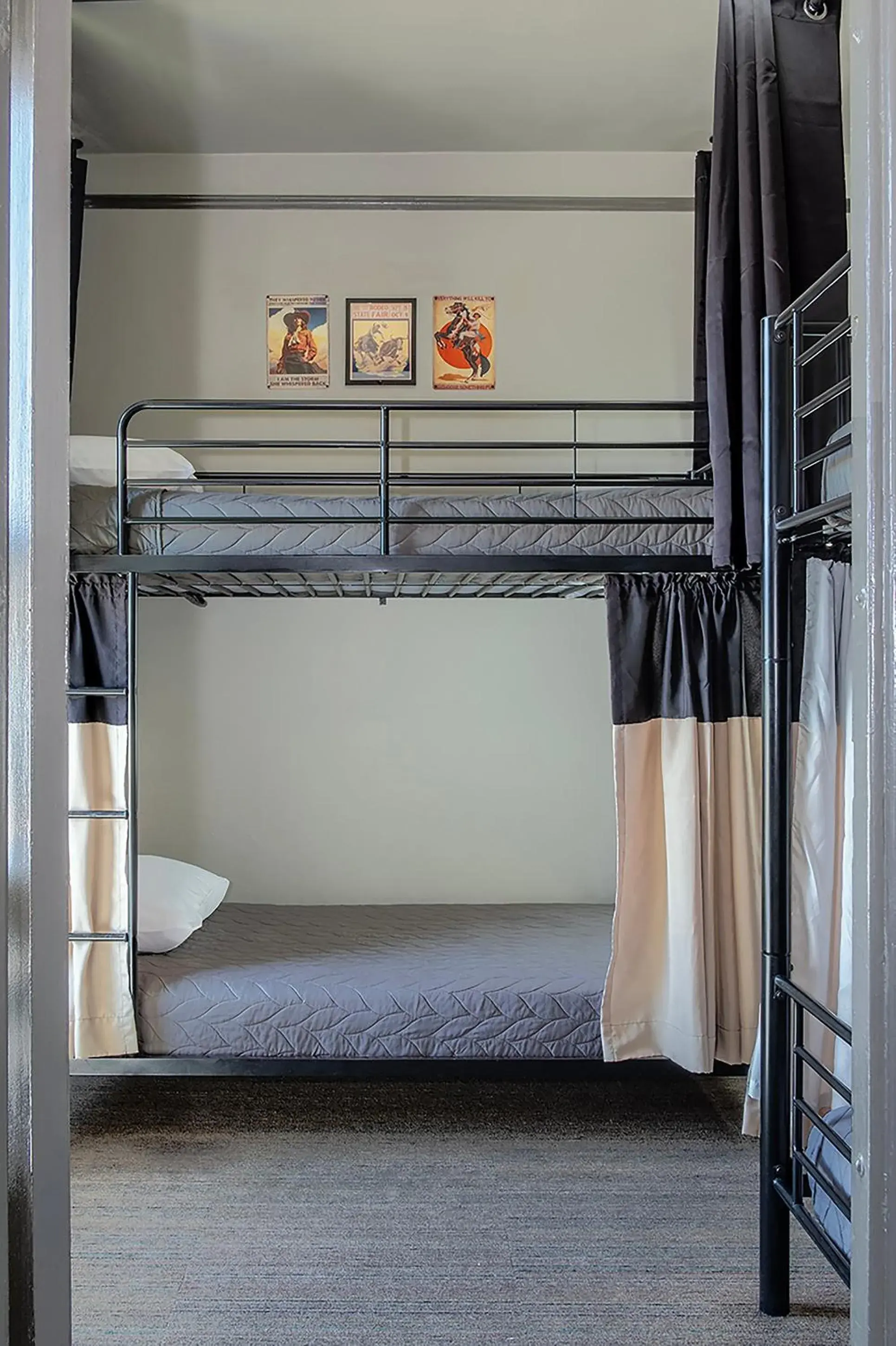 Bed in 4-Bed Female Dormitory Room in Gardner Hotel & Hostel Bed in 4-Bed Female Dormitory Room in Gardner Hotel & Hostel