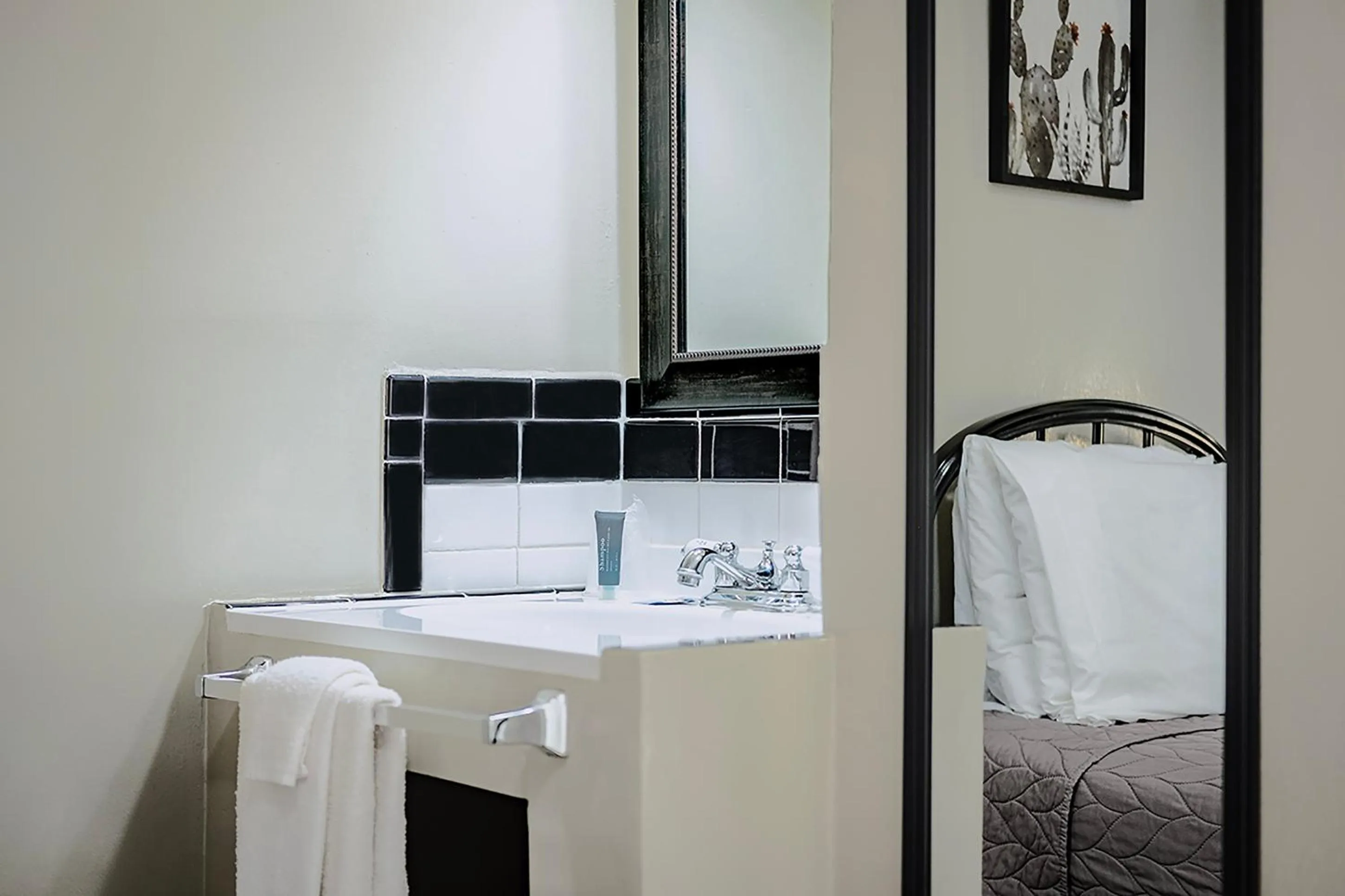 towels in Gardner Hotel & Hostel