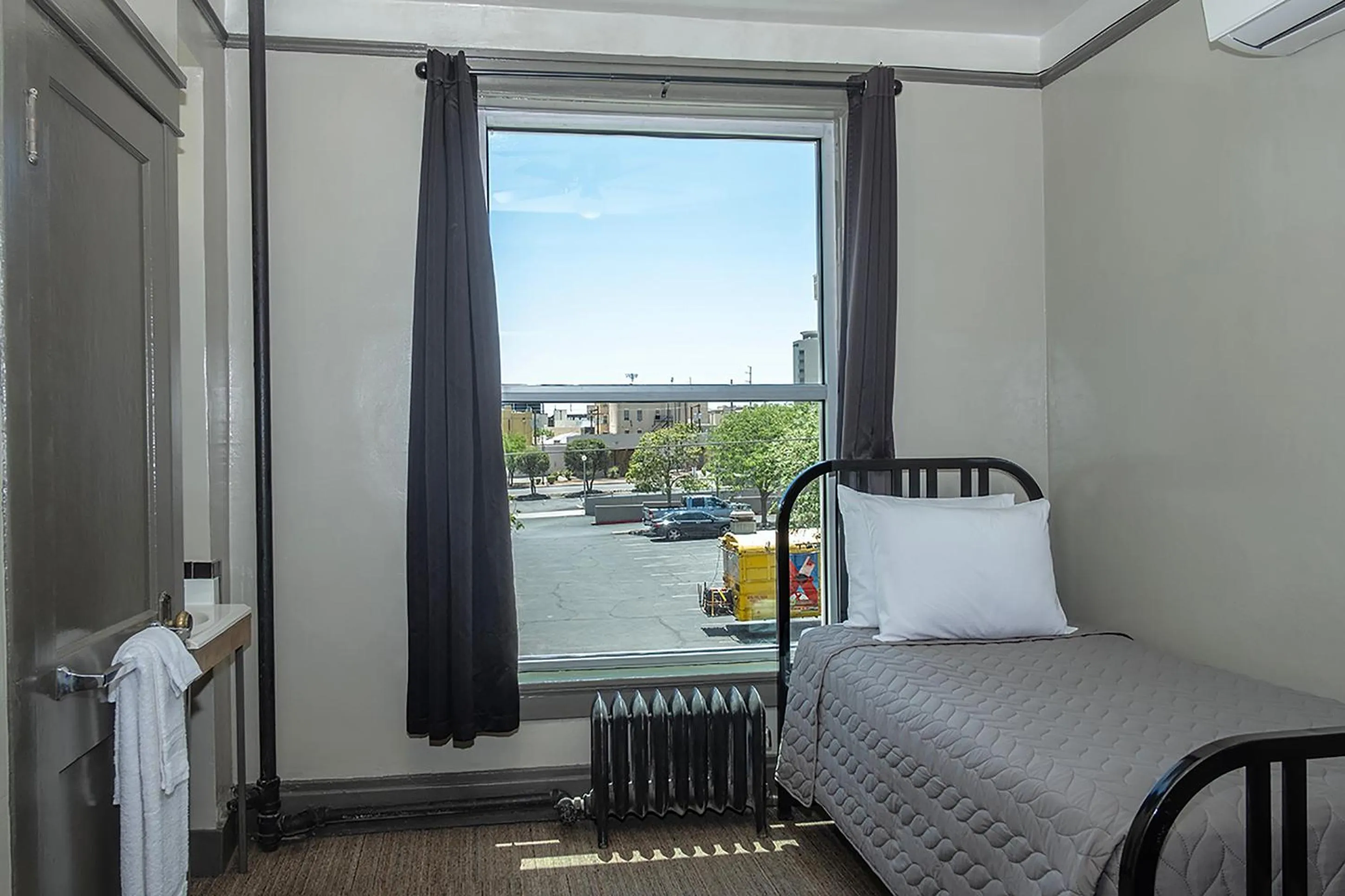 Bed in Gardner Hotel & Hostel