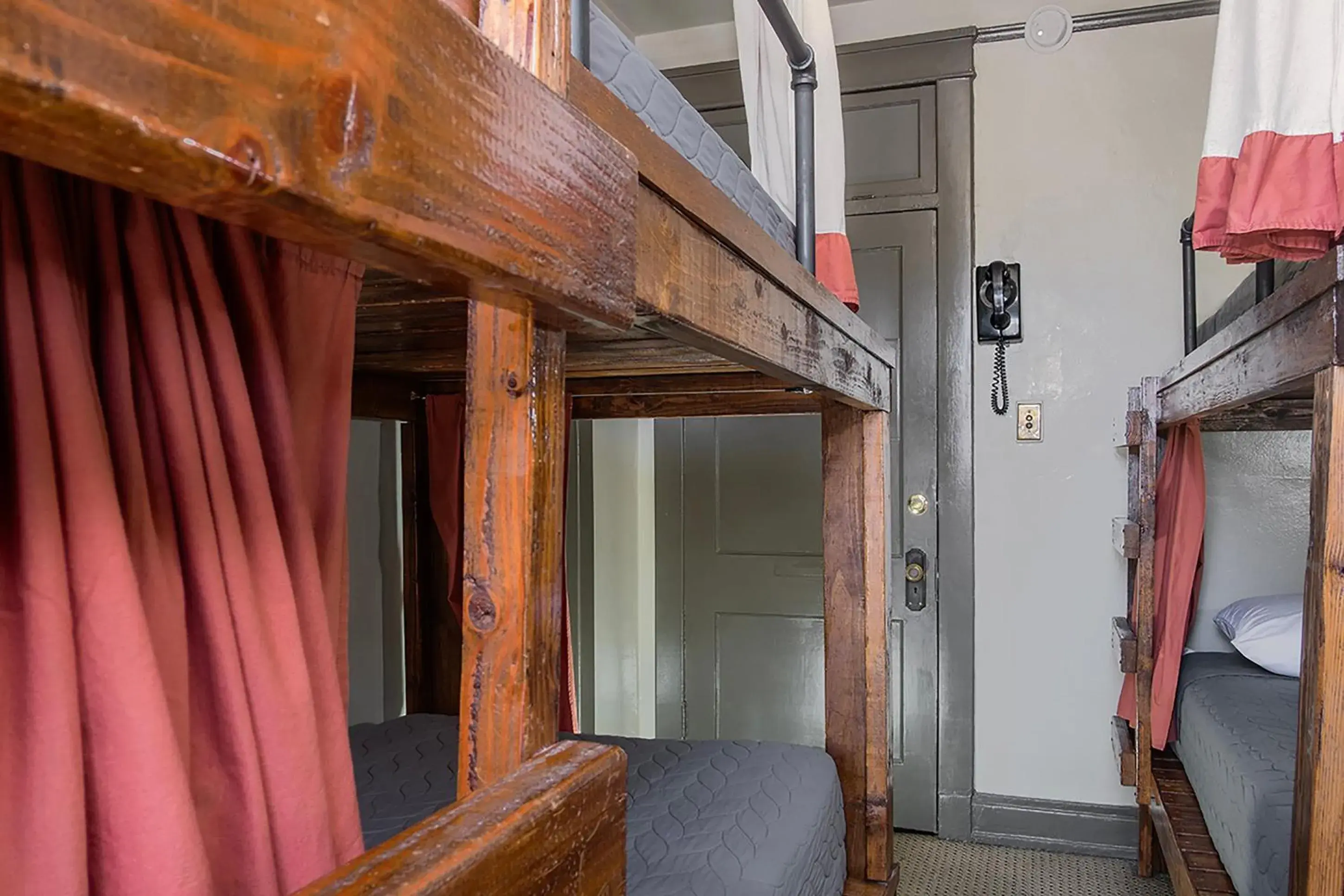 Bed in 4-Bed Male Dormitory Room in Gardner Hotel & Hostel Bed in 4-Bed Male Dormitory Room in Gardner Hotel & Hostel