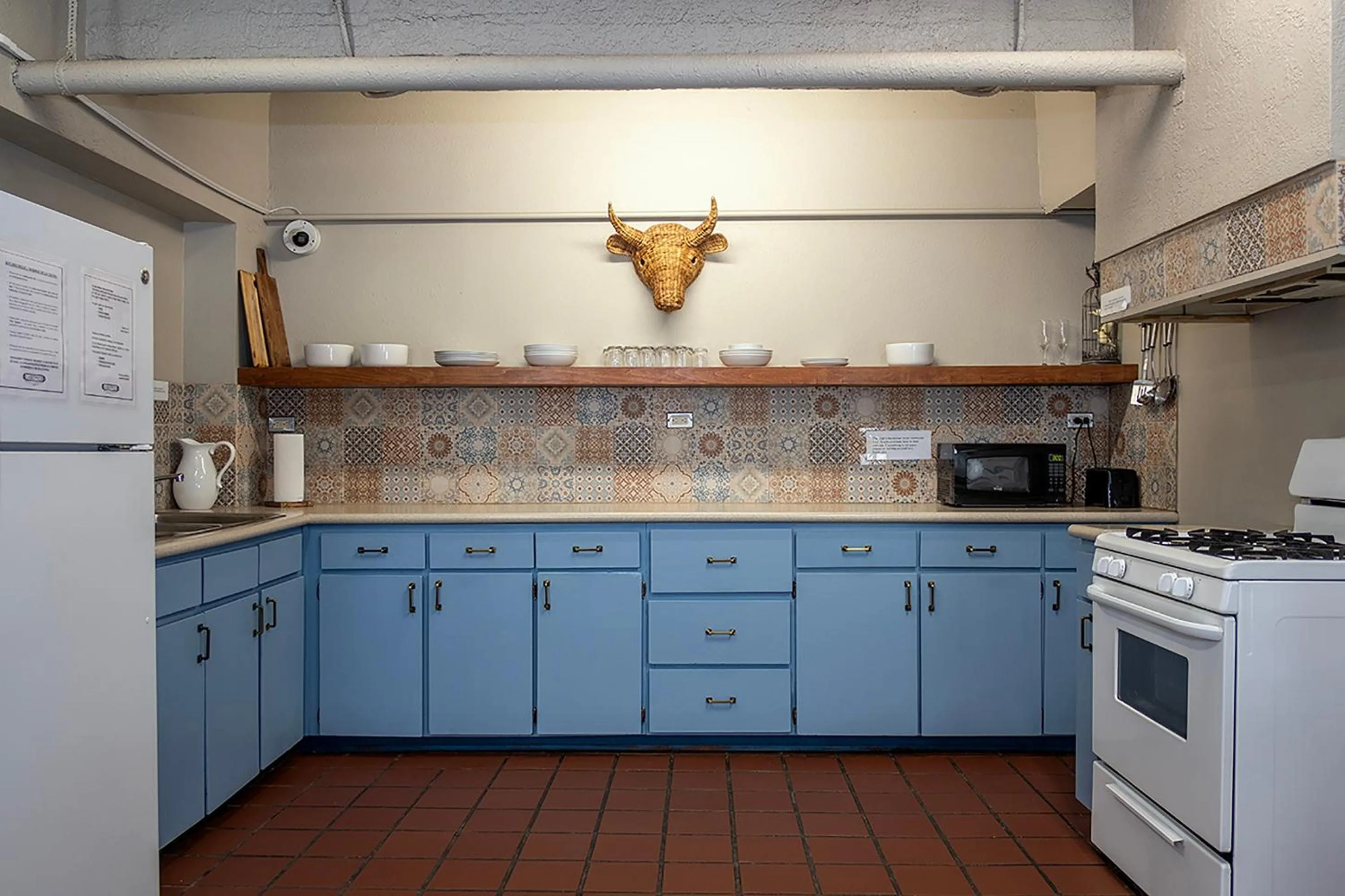 Communal kitchen in Gardner Hotel & Hostel