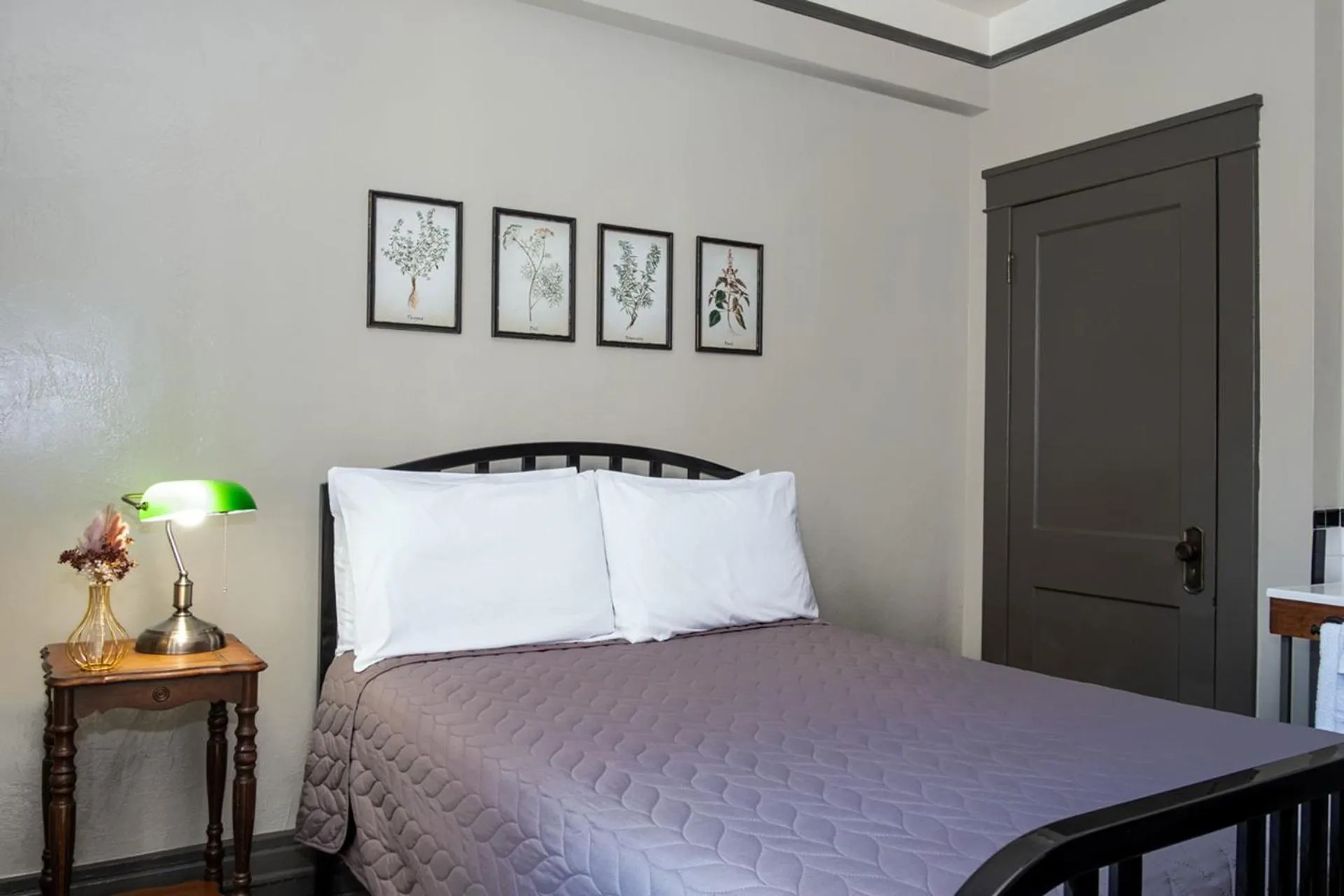 Gardner Hotel & Hostel