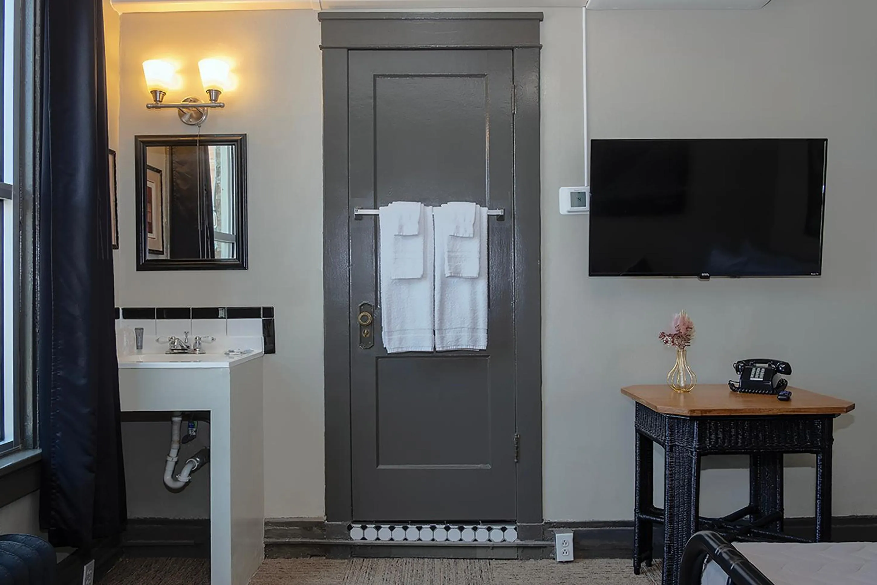 TV and multimedia in Gardner Hotel & Hostel