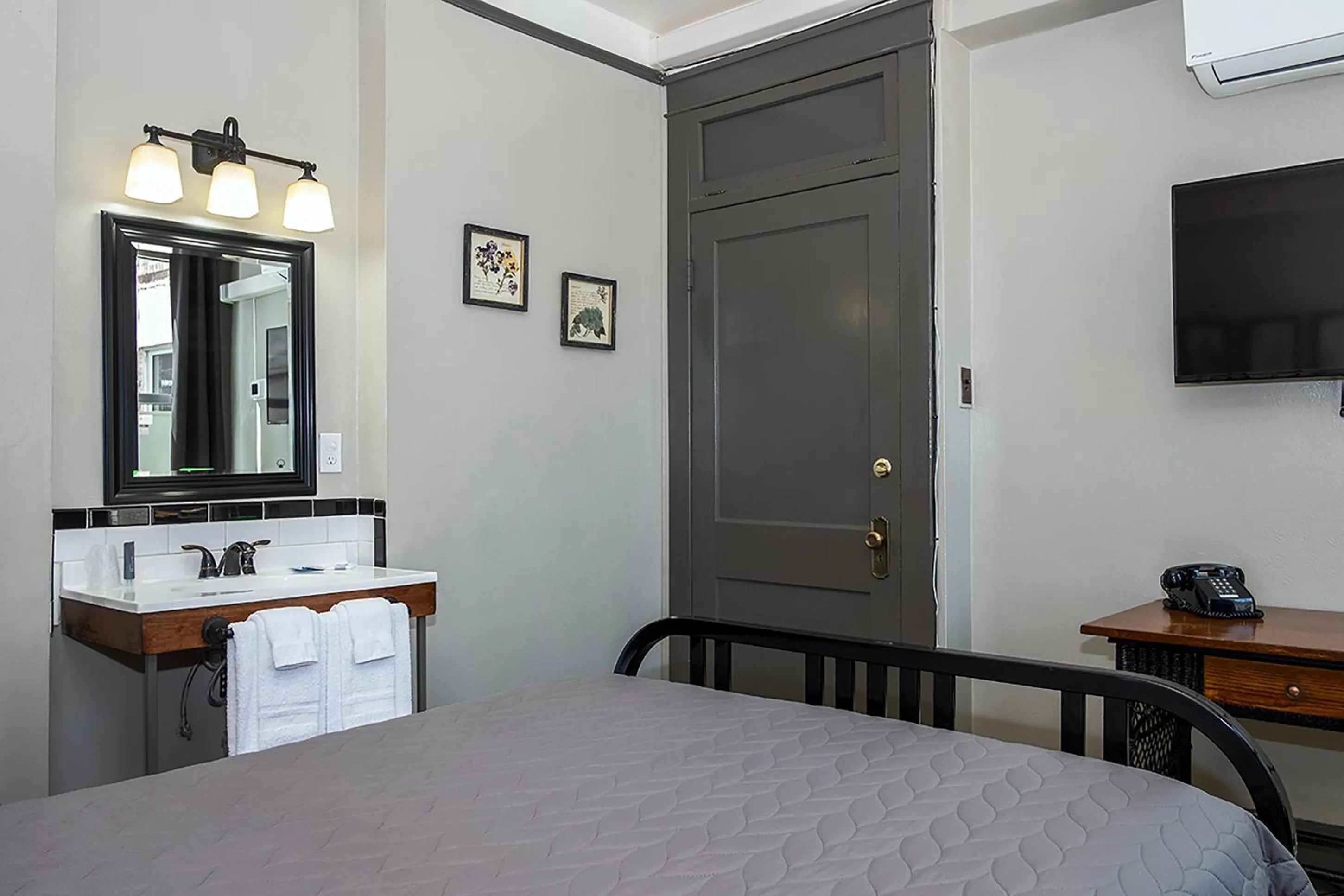 Bed in Gardner Hotel & Hostel