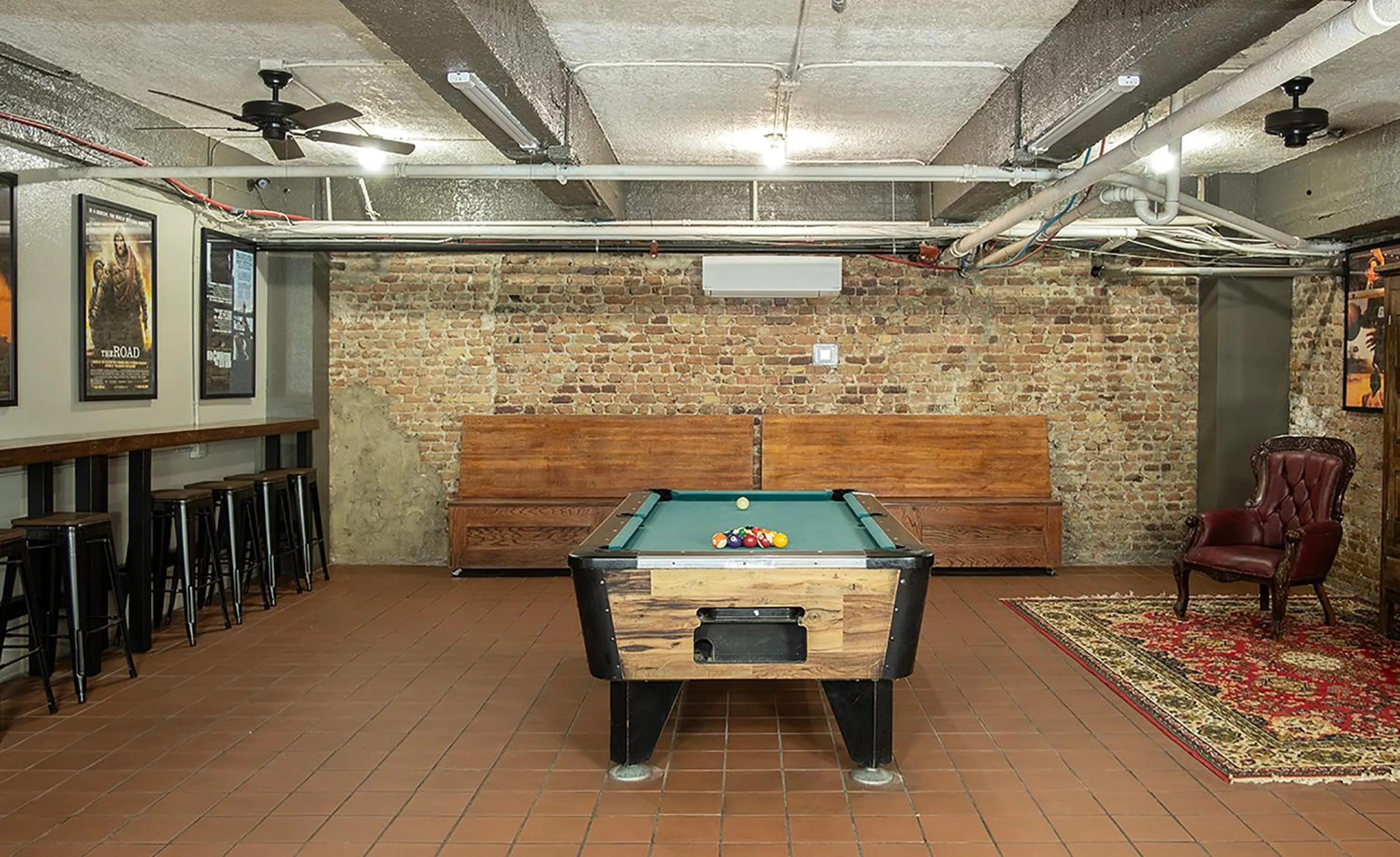 Billiard in Gardner Hotel & Hostel