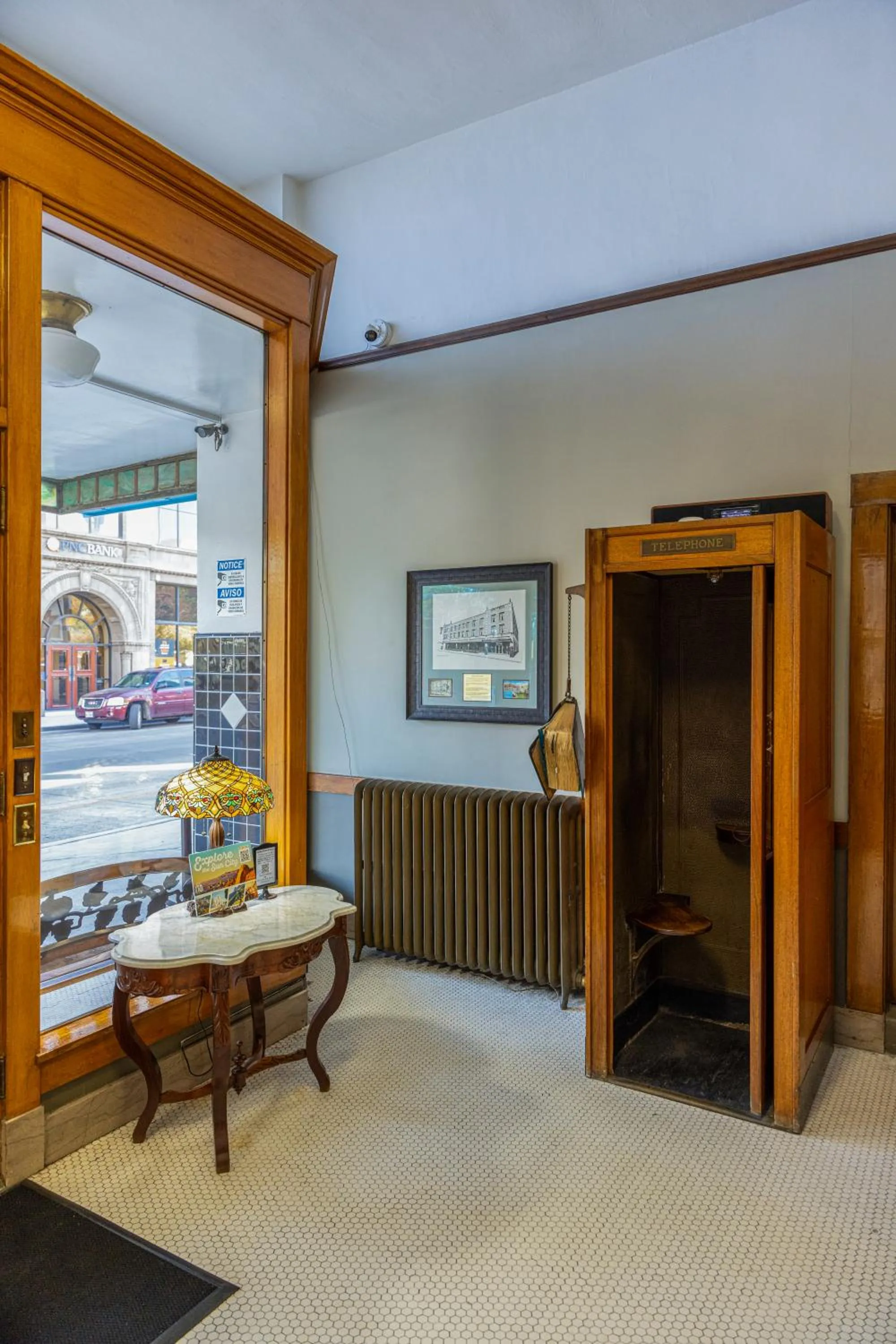 Lobby or reception in Gardner Hotel & Hostel