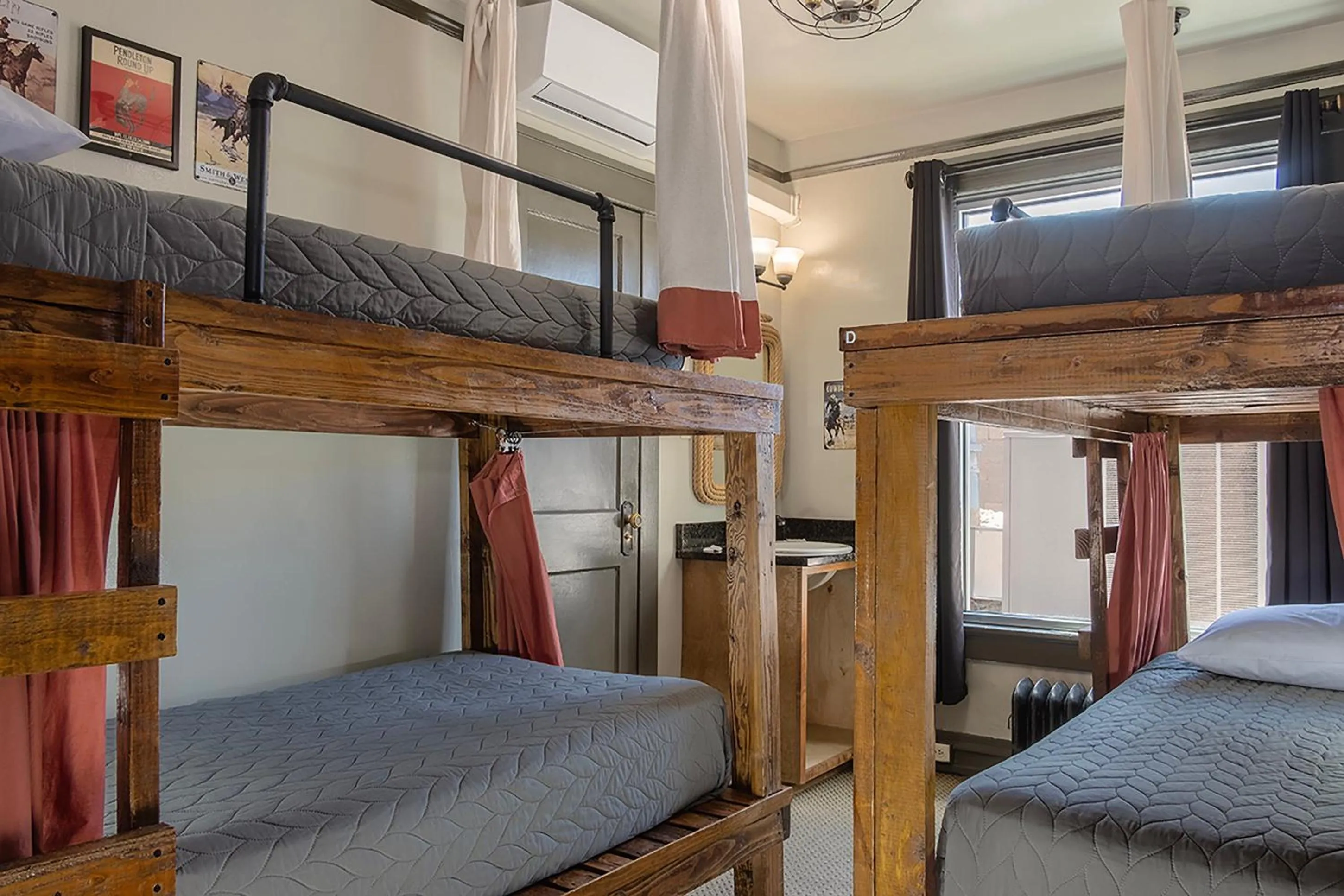 bunk bed in Gardner Hotel & Hostel