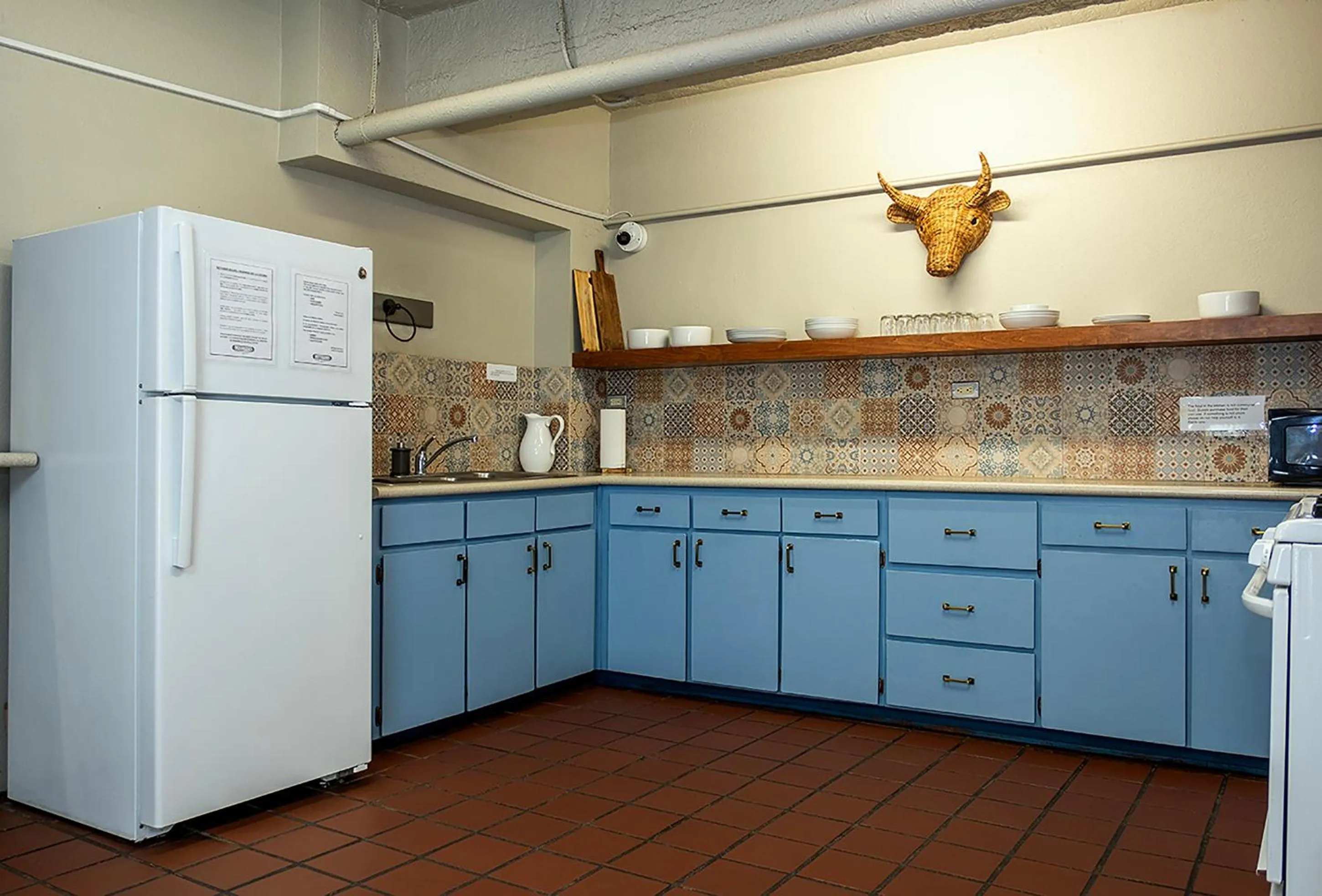 Communal kitchen in Gardner Hotel & Hostel