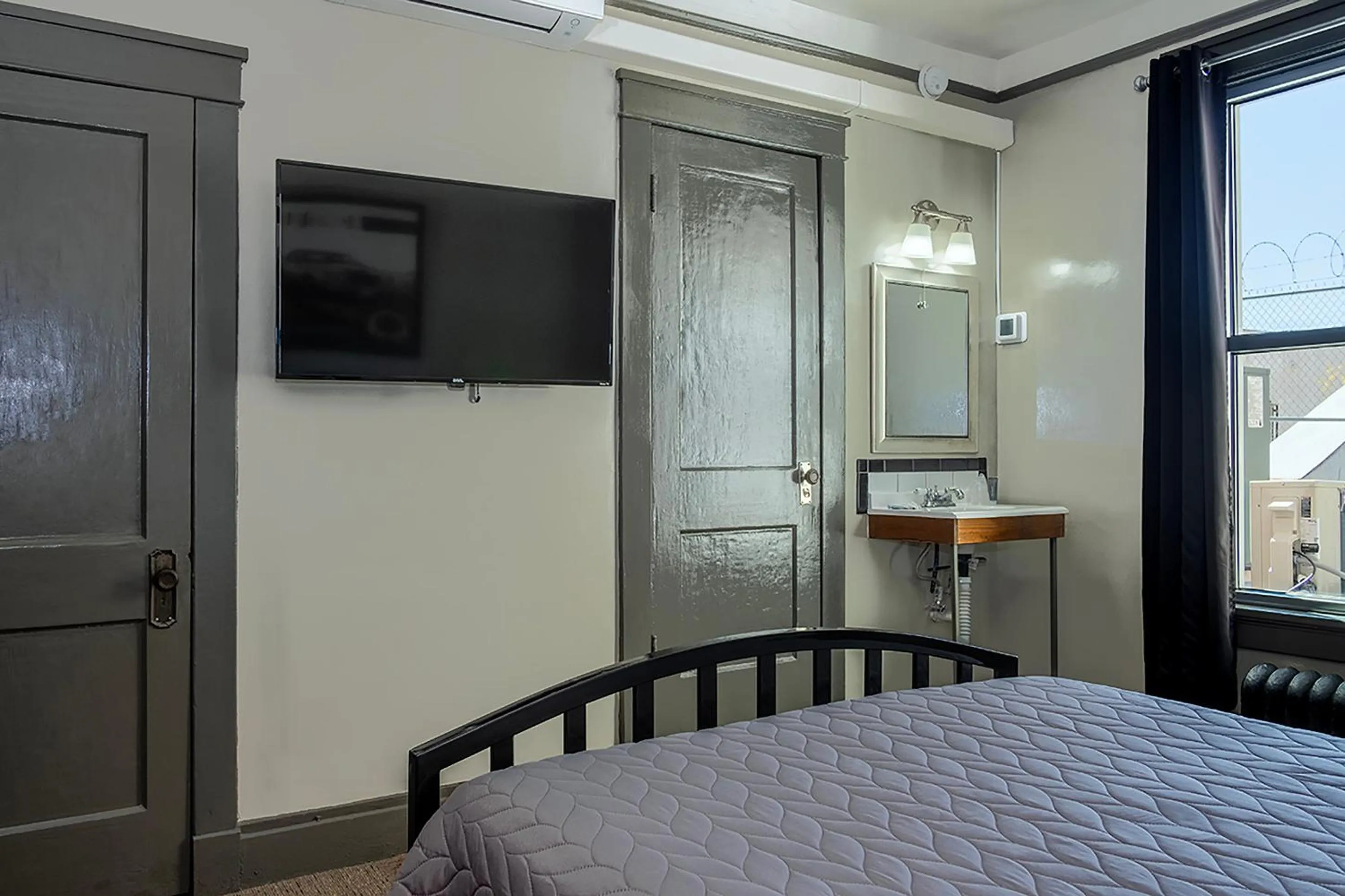 Bed in Gardner Hotel & Hostel