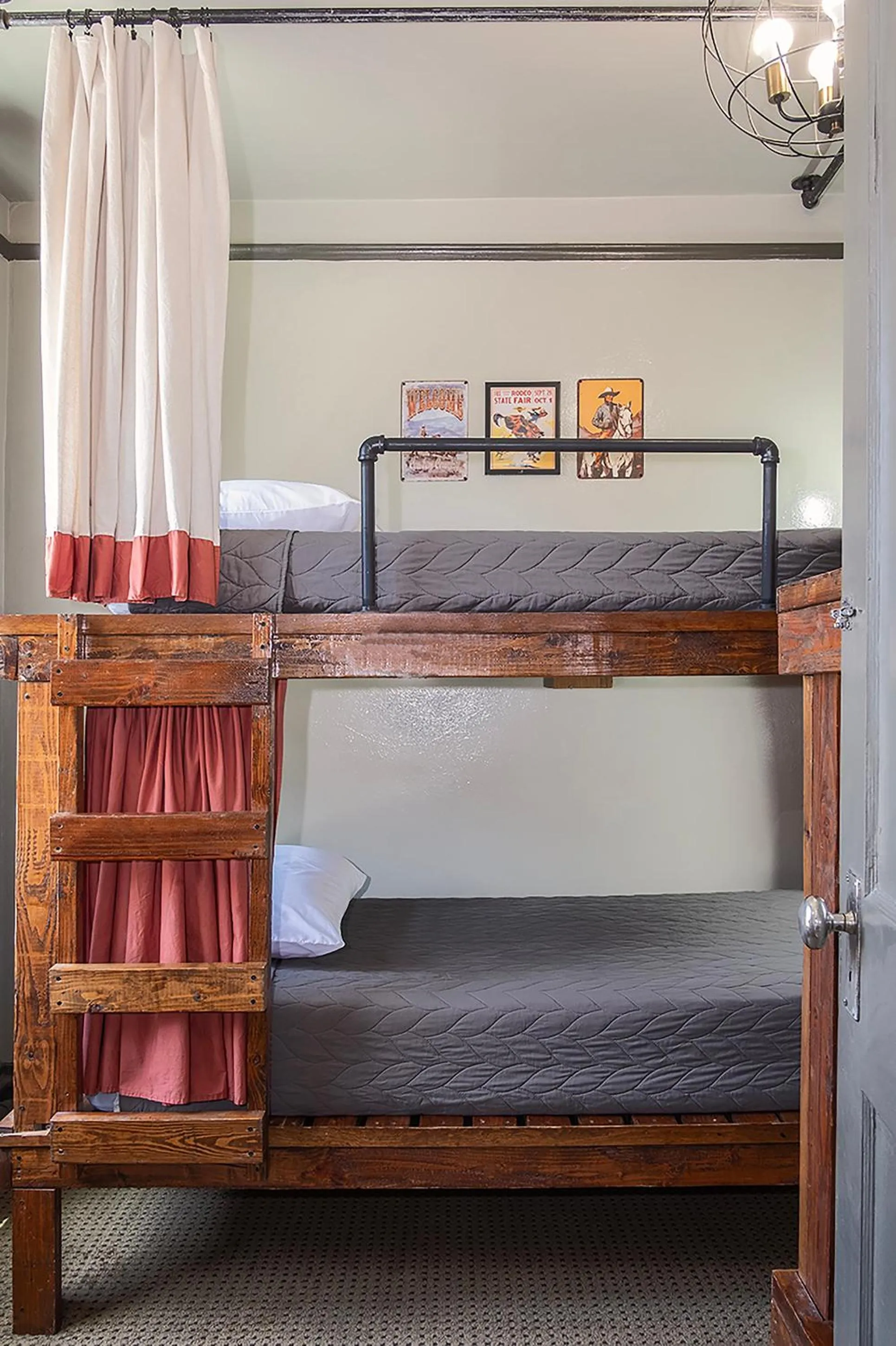 bunk bed in Gardner Hotel & Hostel