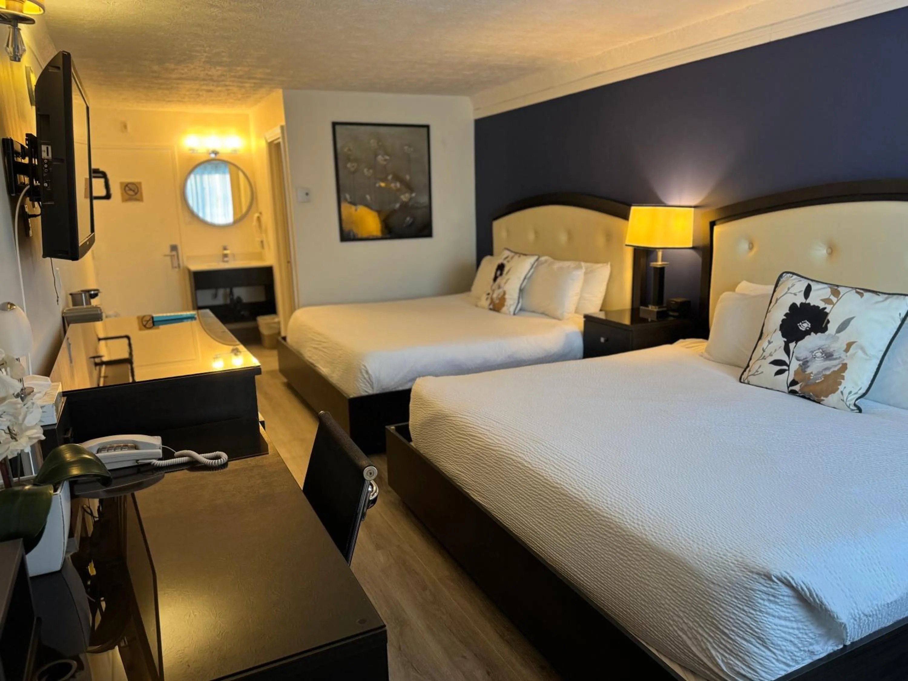 Bed in Travelodge by Wyndham Drummondville
