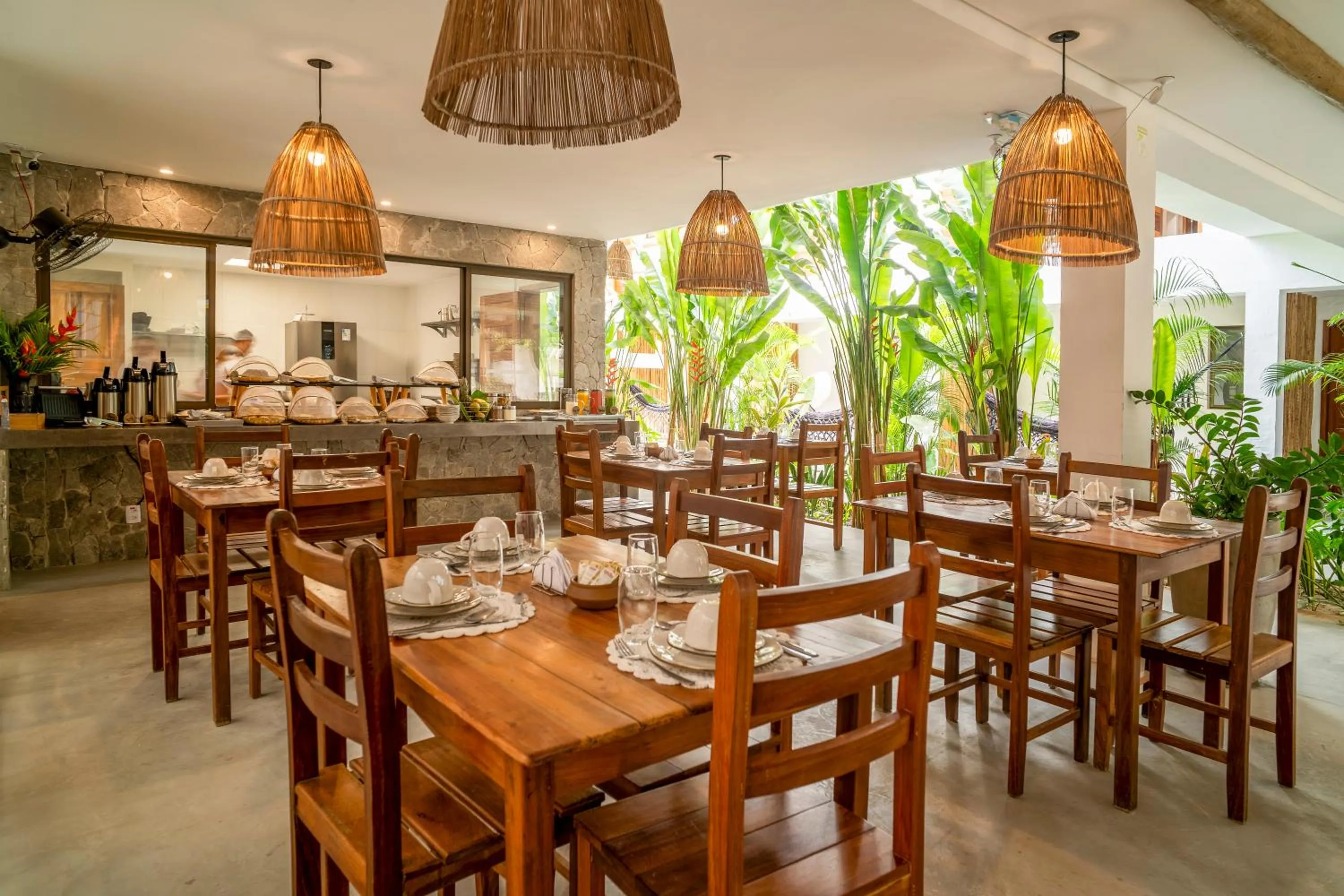 Restaurant/places to eat in Pousada Baobá