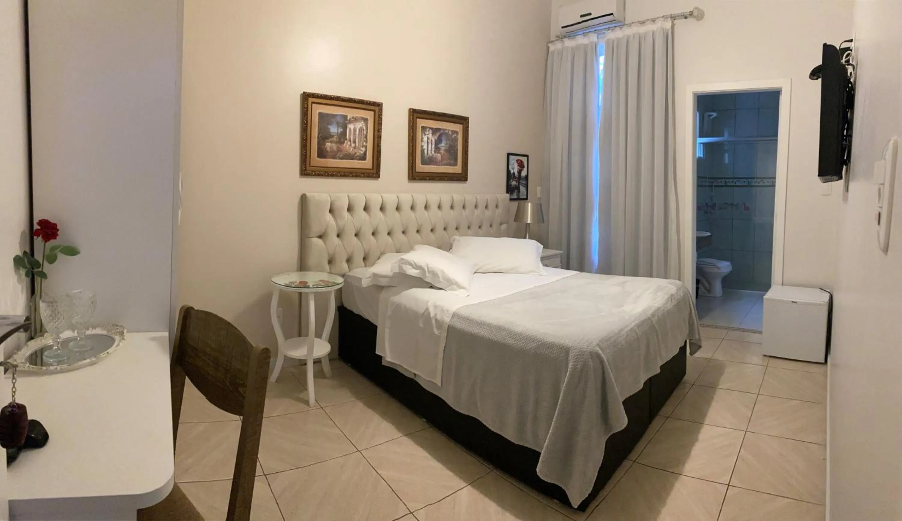 Bed in Hotel Imigrantes