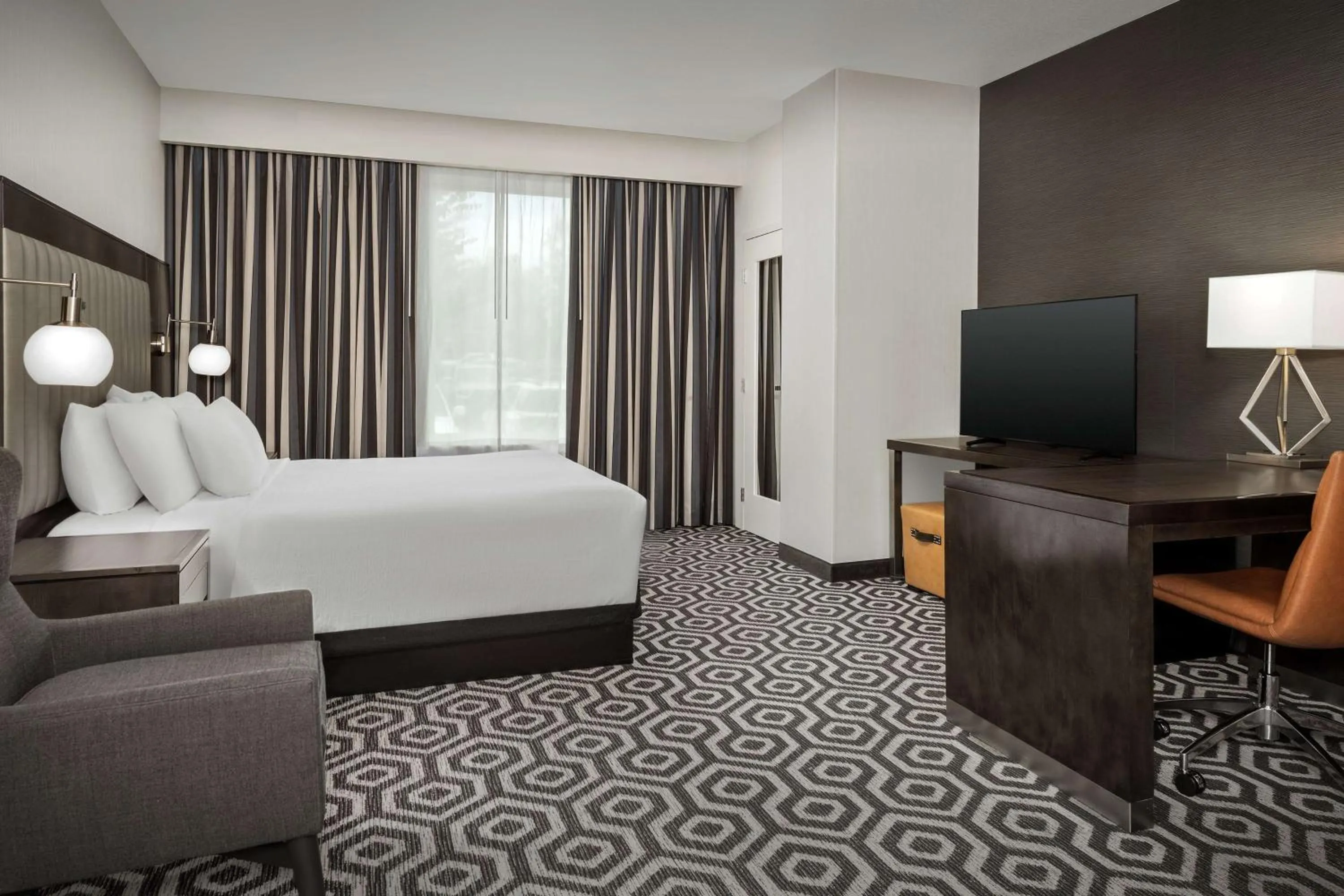 Bed in Embassy Suites Portland/Hillsboro