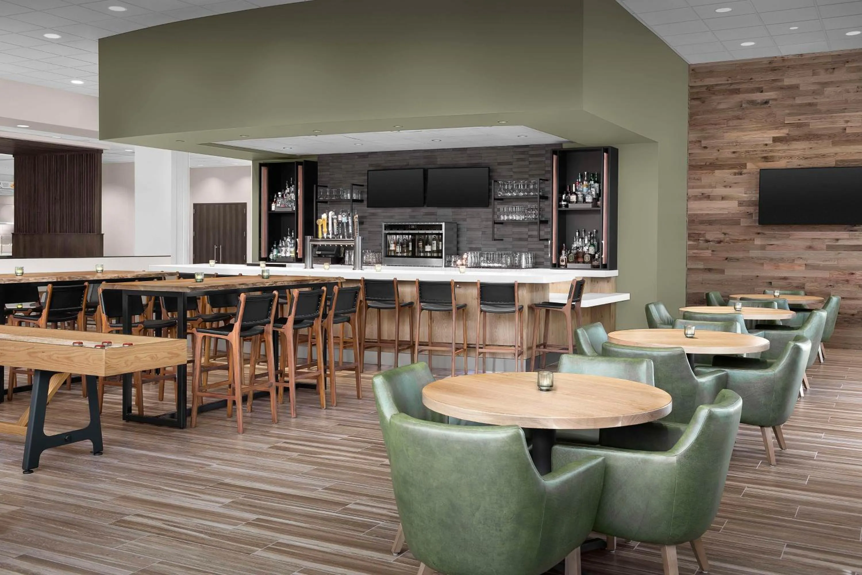 Restaurant/places to eat in Embassy Suites Portland/Hillsboro