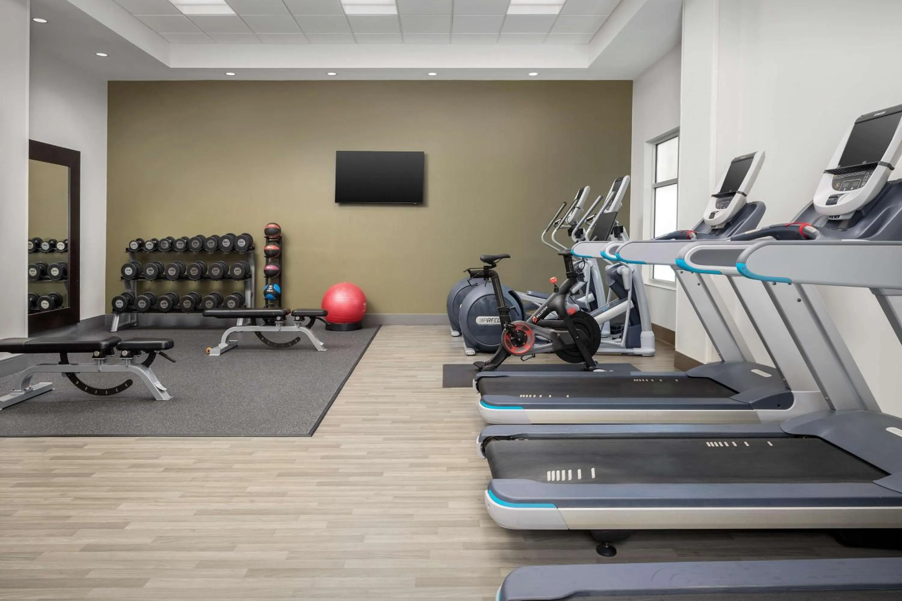 Fitness centre/facilities in Embassy Suites Portland/Hillsboro