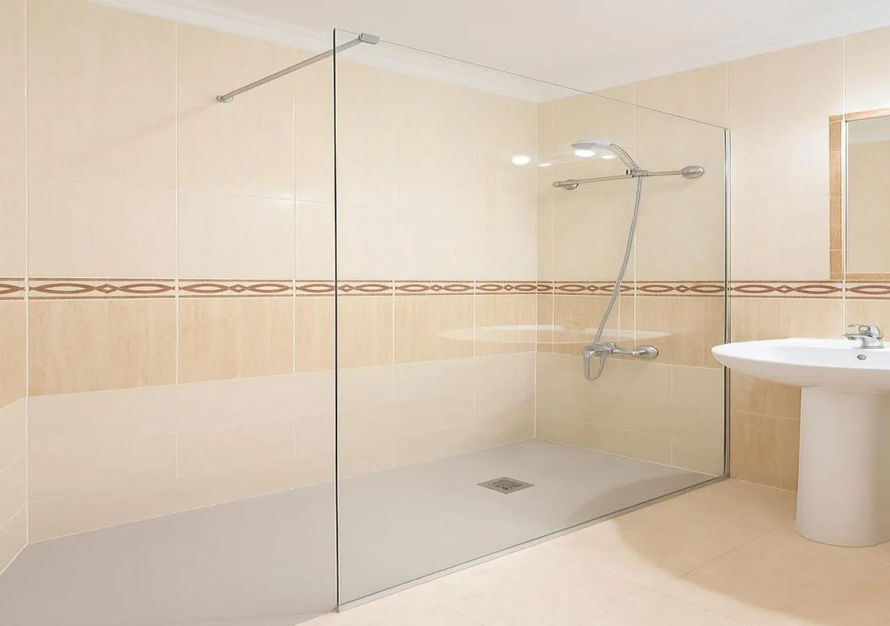 Shower in HOSTAL LAS PALOMAS