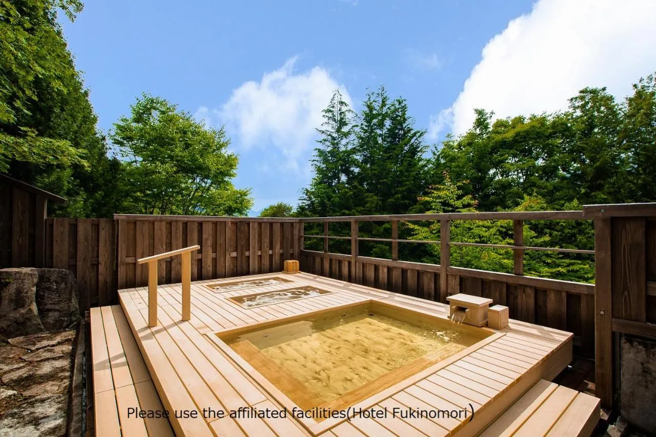 Area and facilities in Tokonamiso