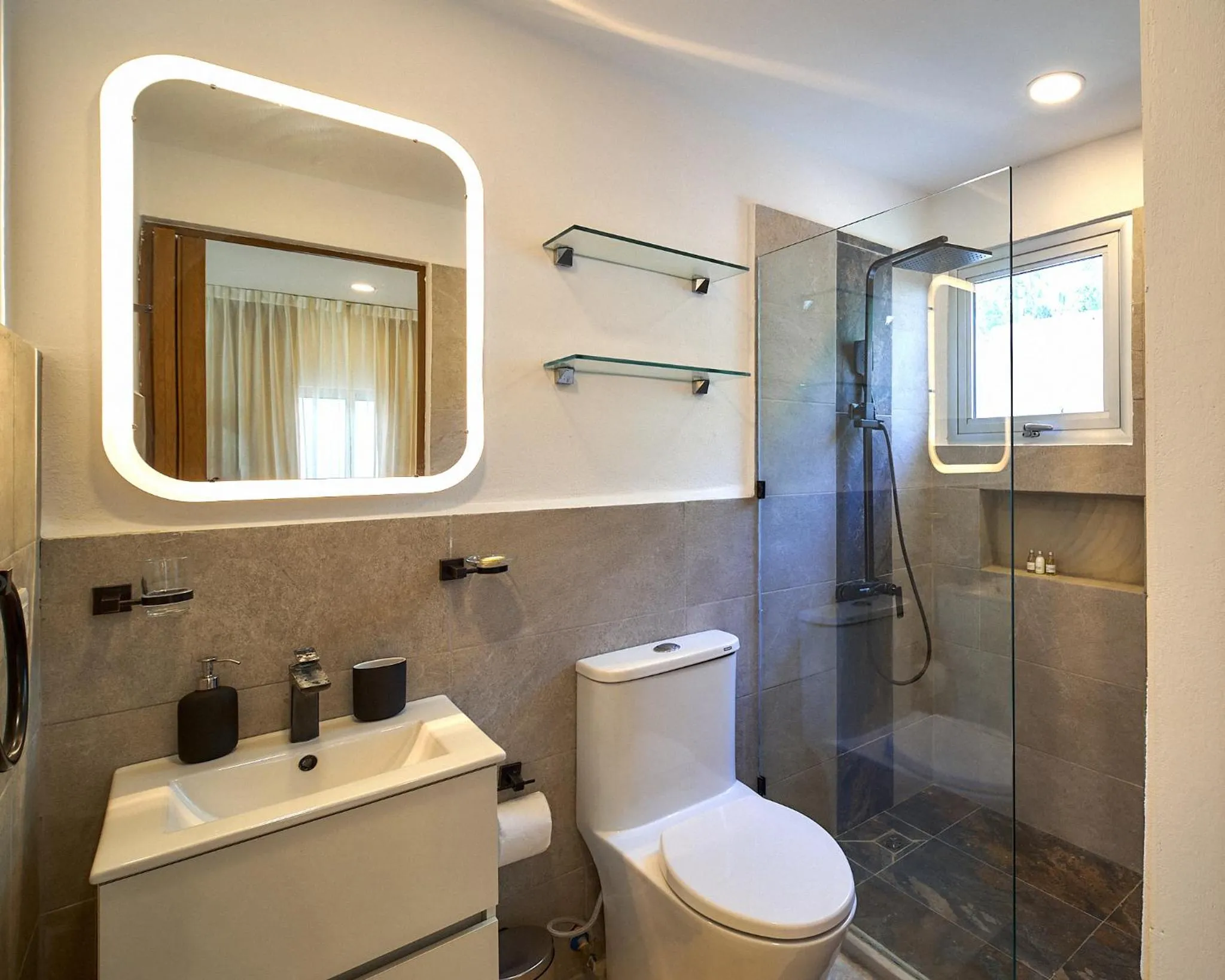 Shower in Empyrean Tropical Wellness Portillo