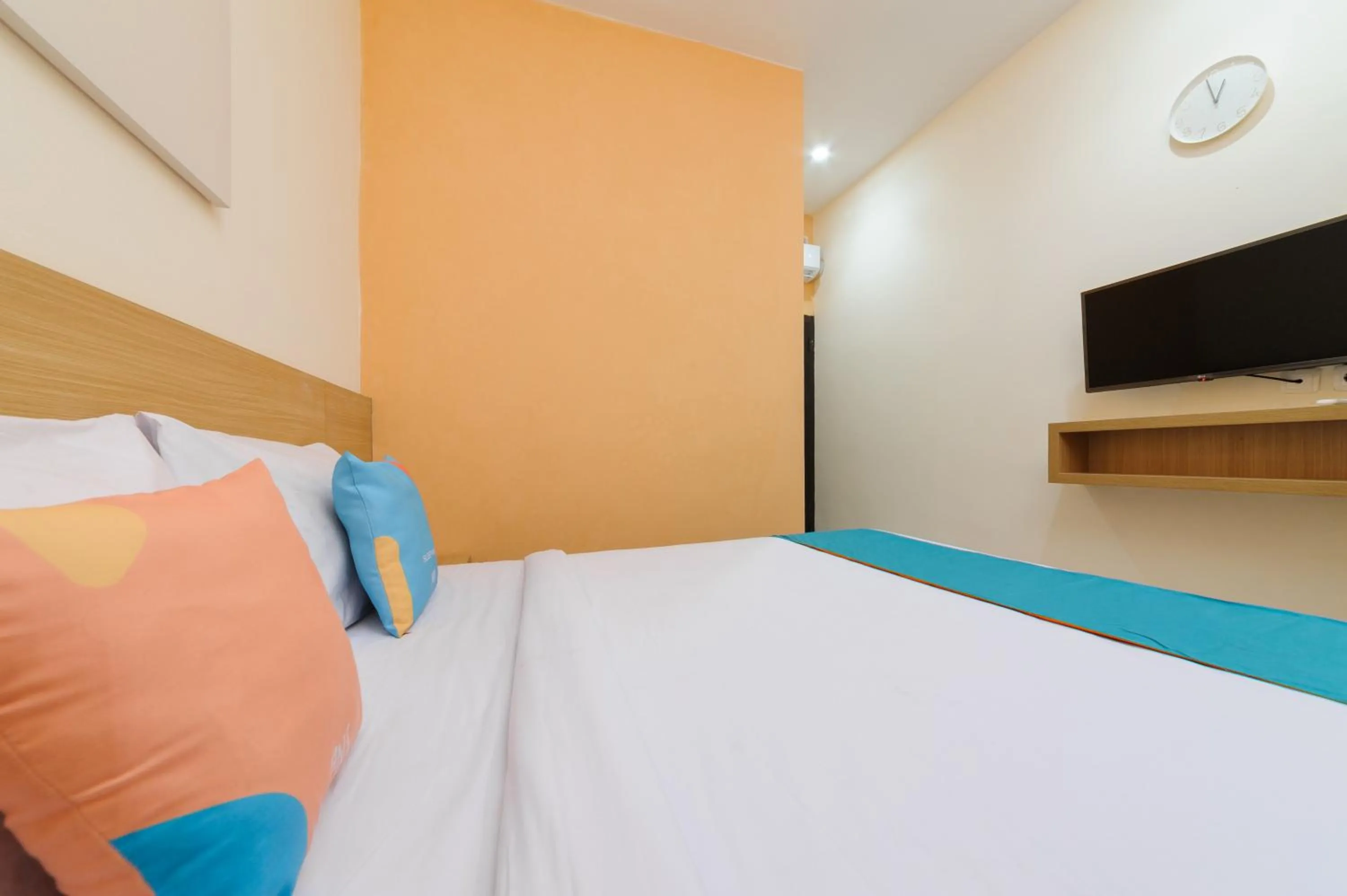 Bed in Sans Hotel Cibanteng Dramaga Bogor