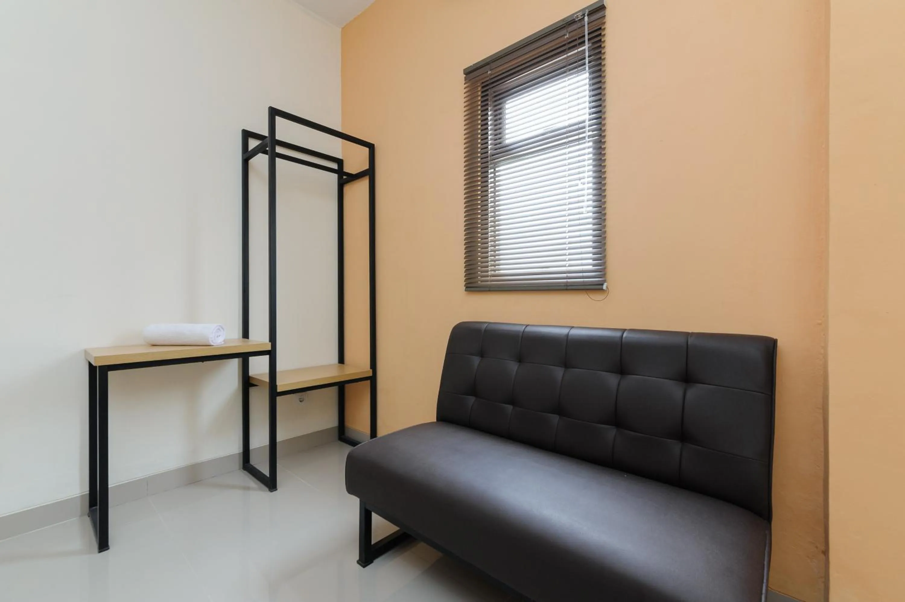 Seating area in Sans Hotel Cibanteng Dramaga Bogor