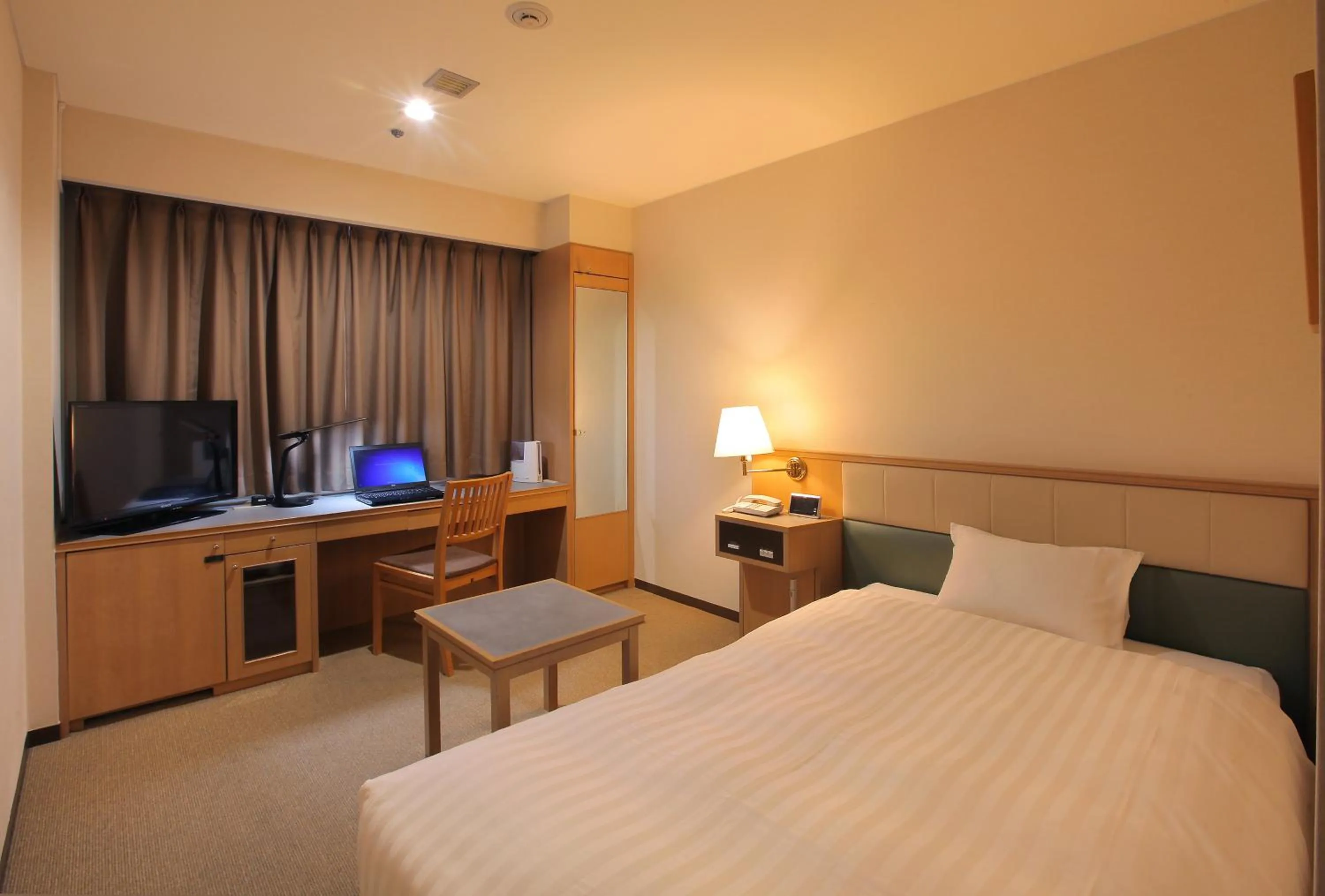 Photo of the whole room, Bed in Odakyu Station Hotel Hon-Atsugi