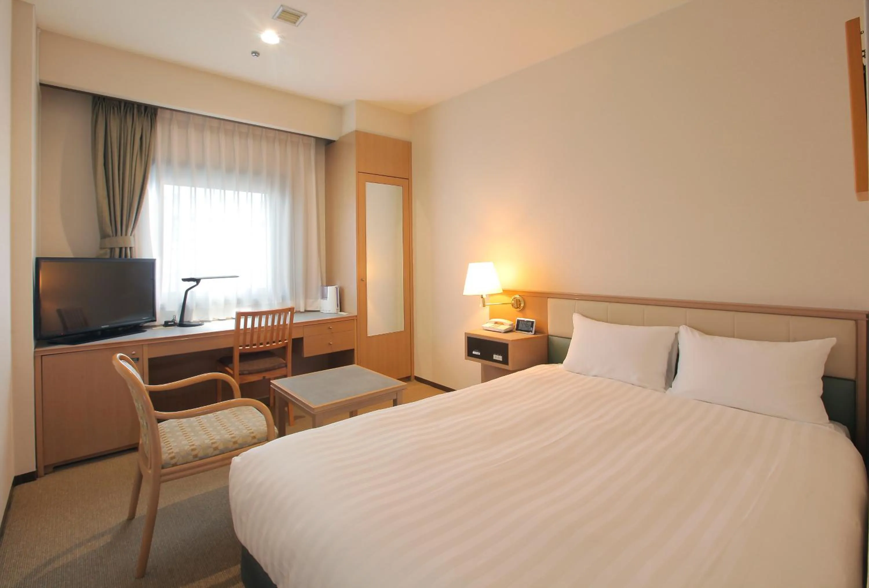 Day, Bed in Odakyu Station Hotel Hon-Atsugi