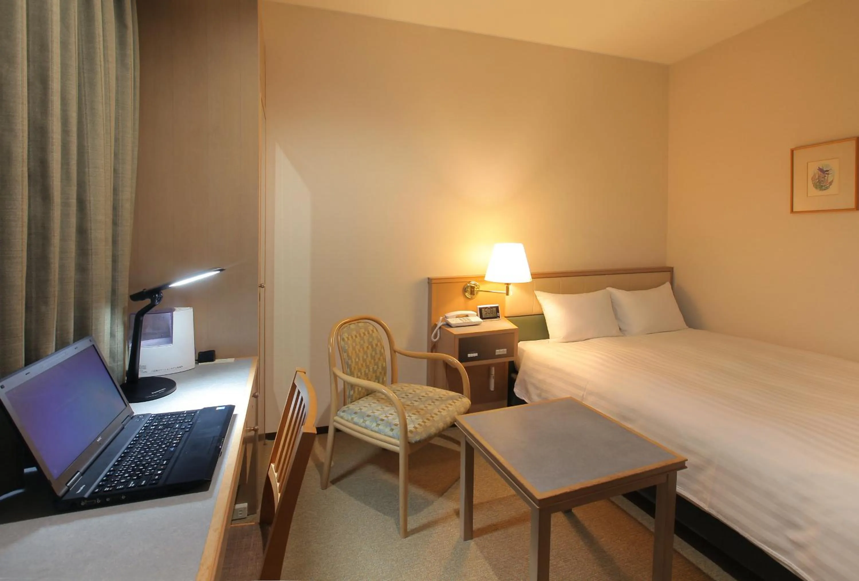Photo of the whole room, Bed in Odakyu Station Hotel Hon-Atsugi