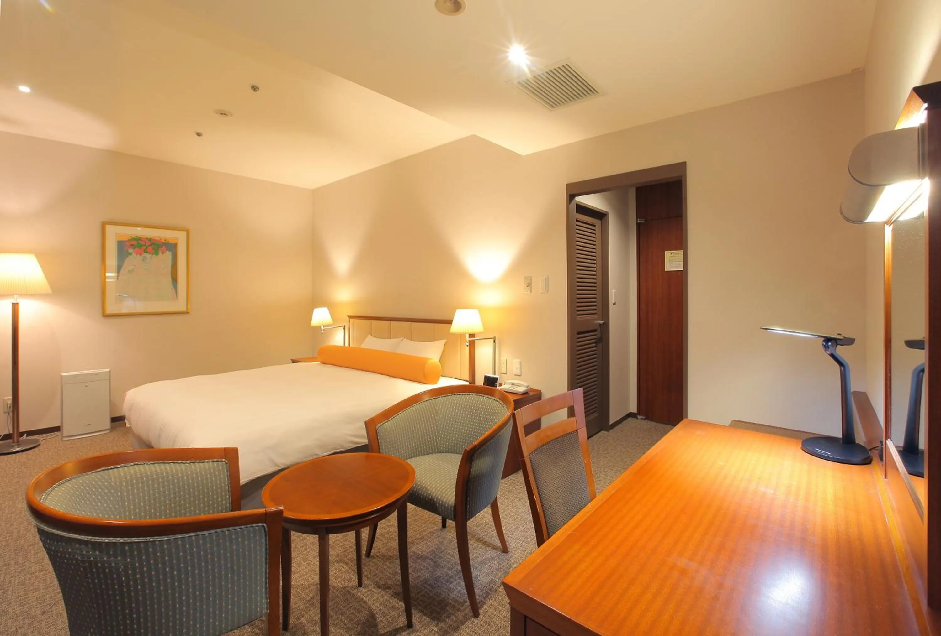 Photo of the whole room, Bed in Odakyu Station Hotel Hon-Atsugi