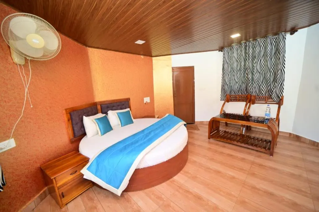 Photo of the whole room in SIPAYI RESORT COORG